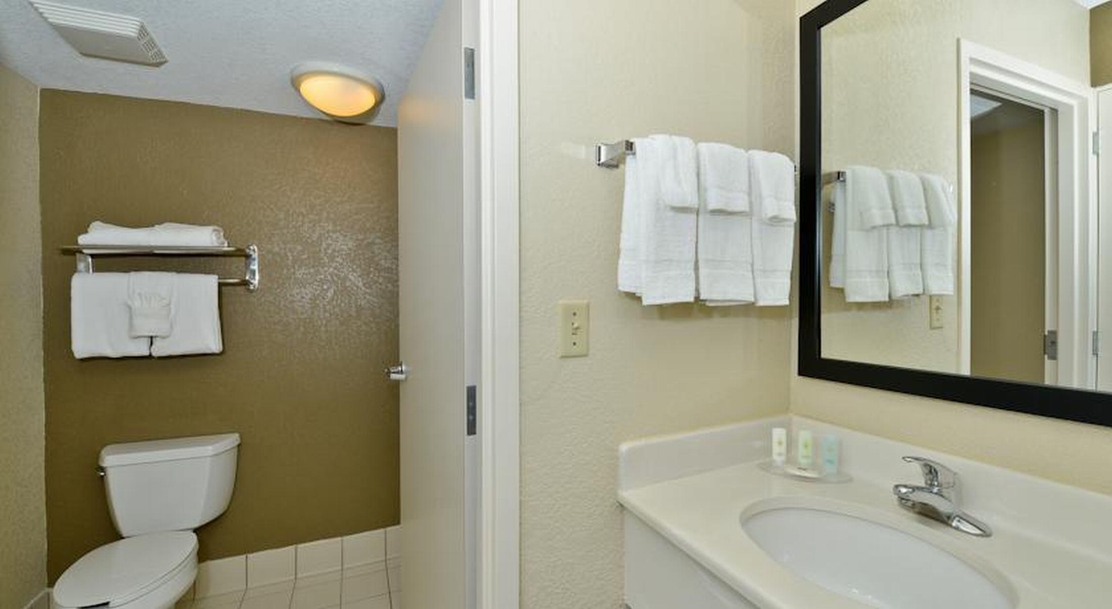 Comfort & Near Universal Resort-convention Ctr 3*
