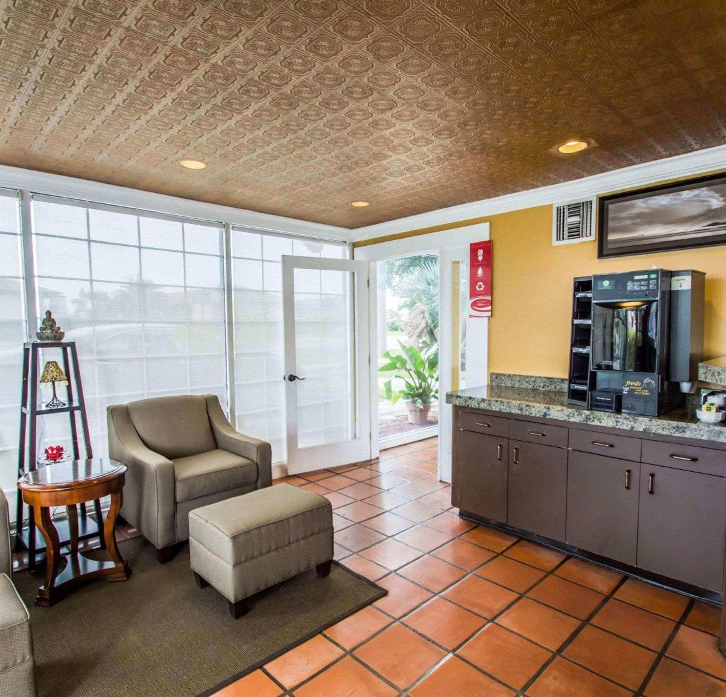 Lodge Econo Cocoa - Near The Port *