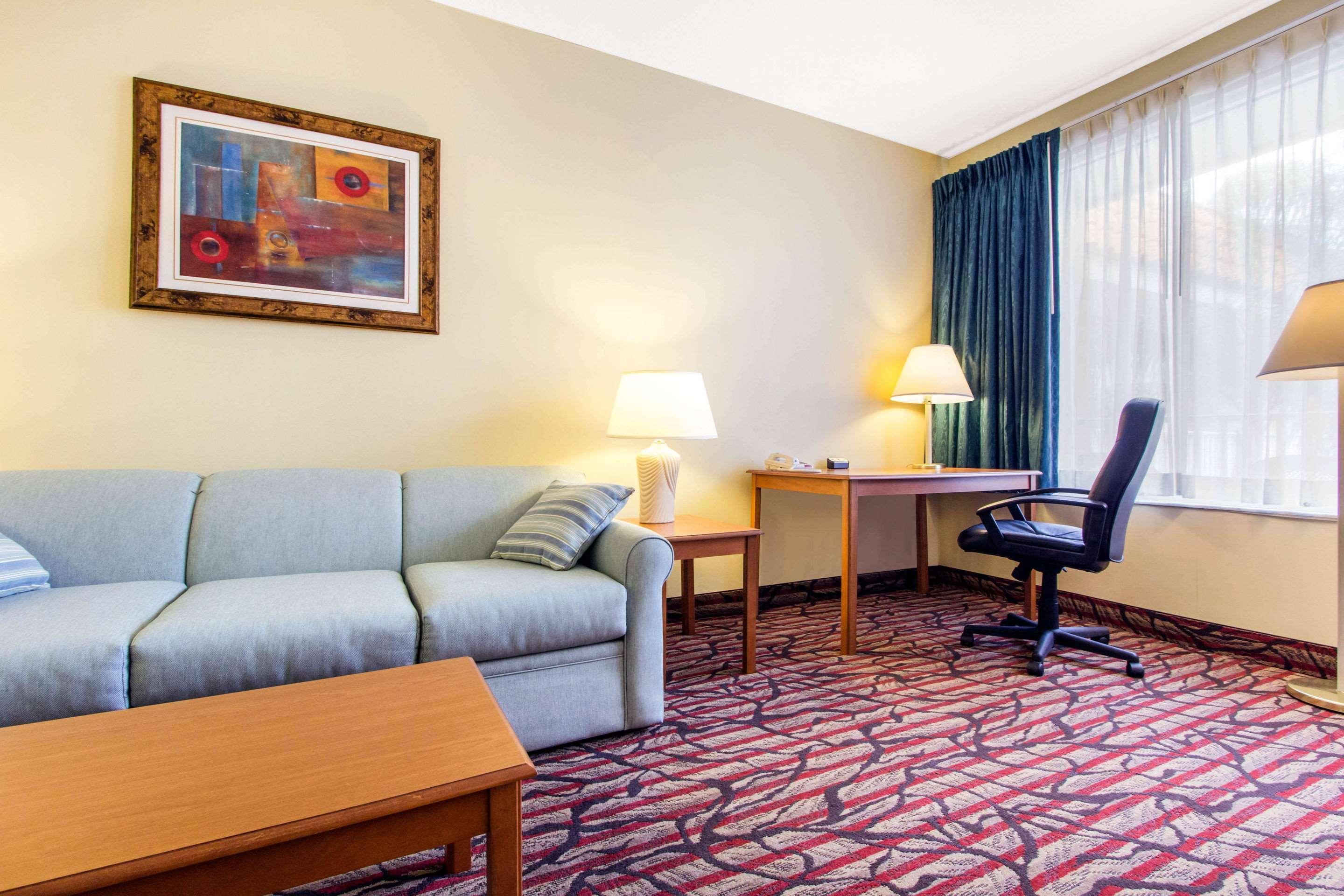 Rodeway Hotel 2*