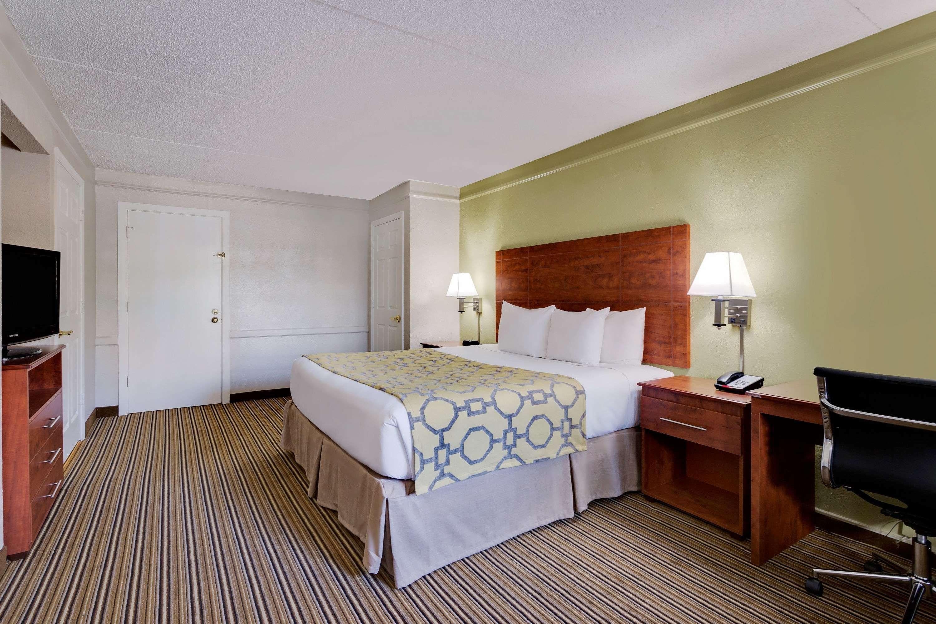 Baymont By Wyndham Orange Park 2*