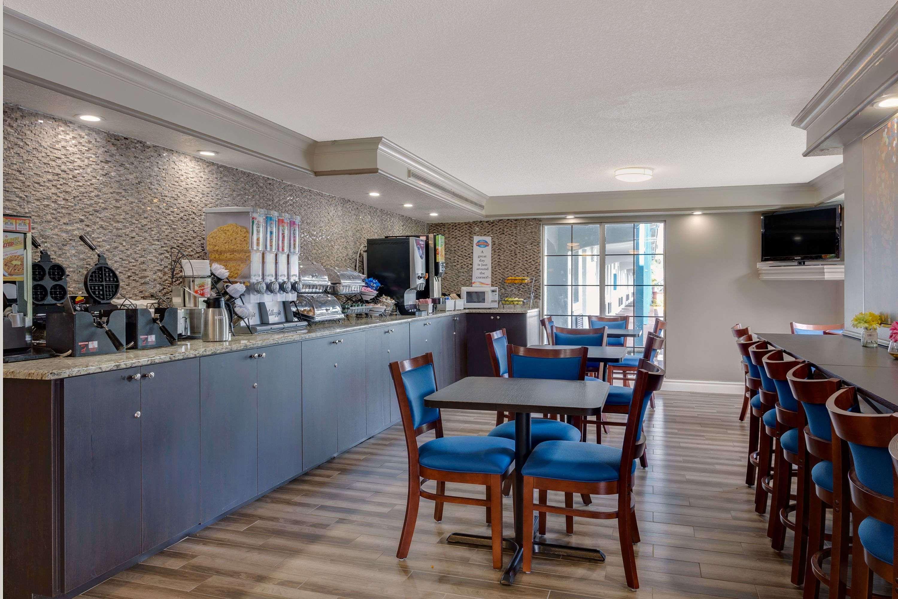 Hotel Baymont By Wyndham Orange Park 2*
