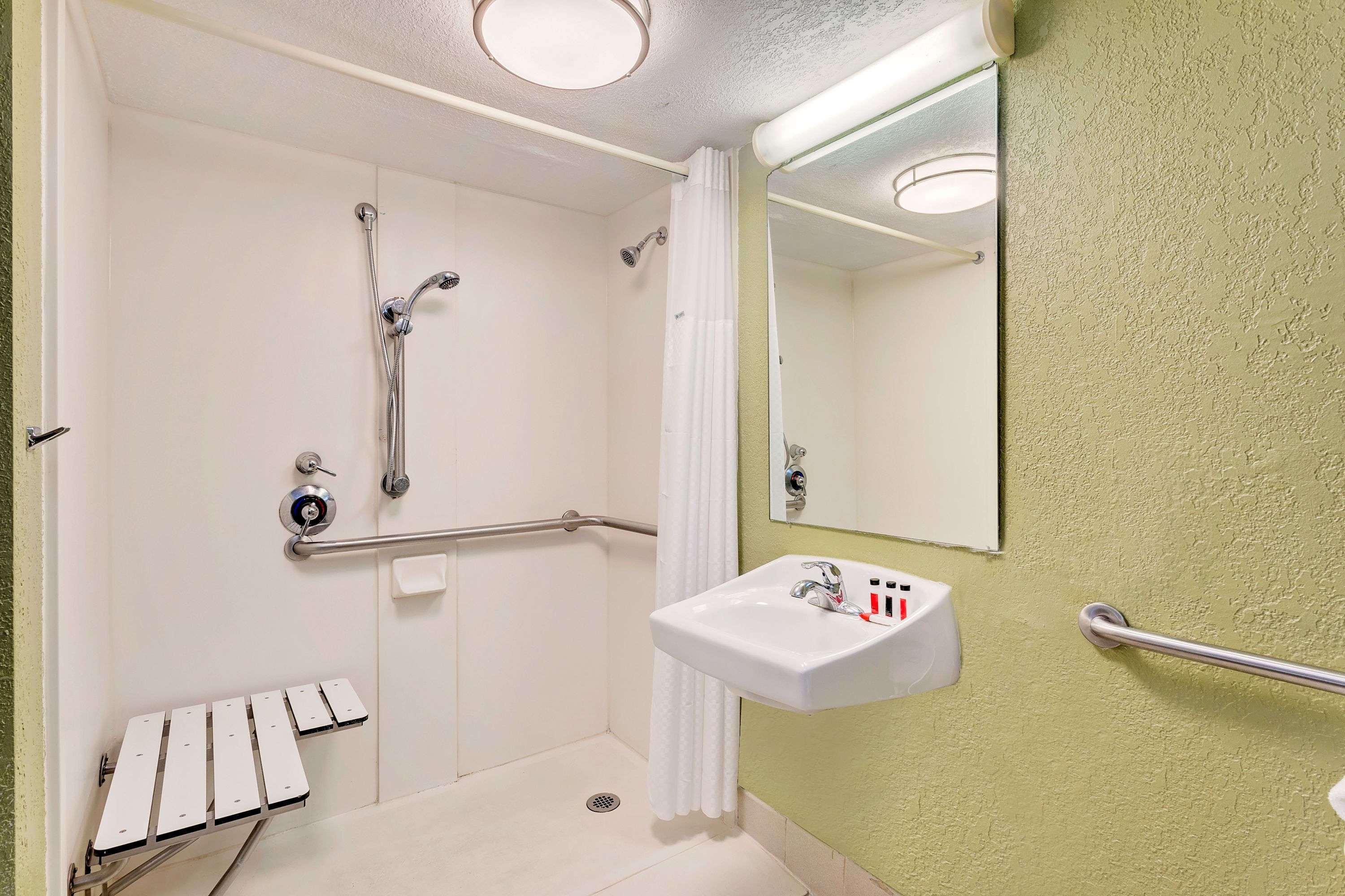 Baymont By Wyndham Orange Park Hotel 2*