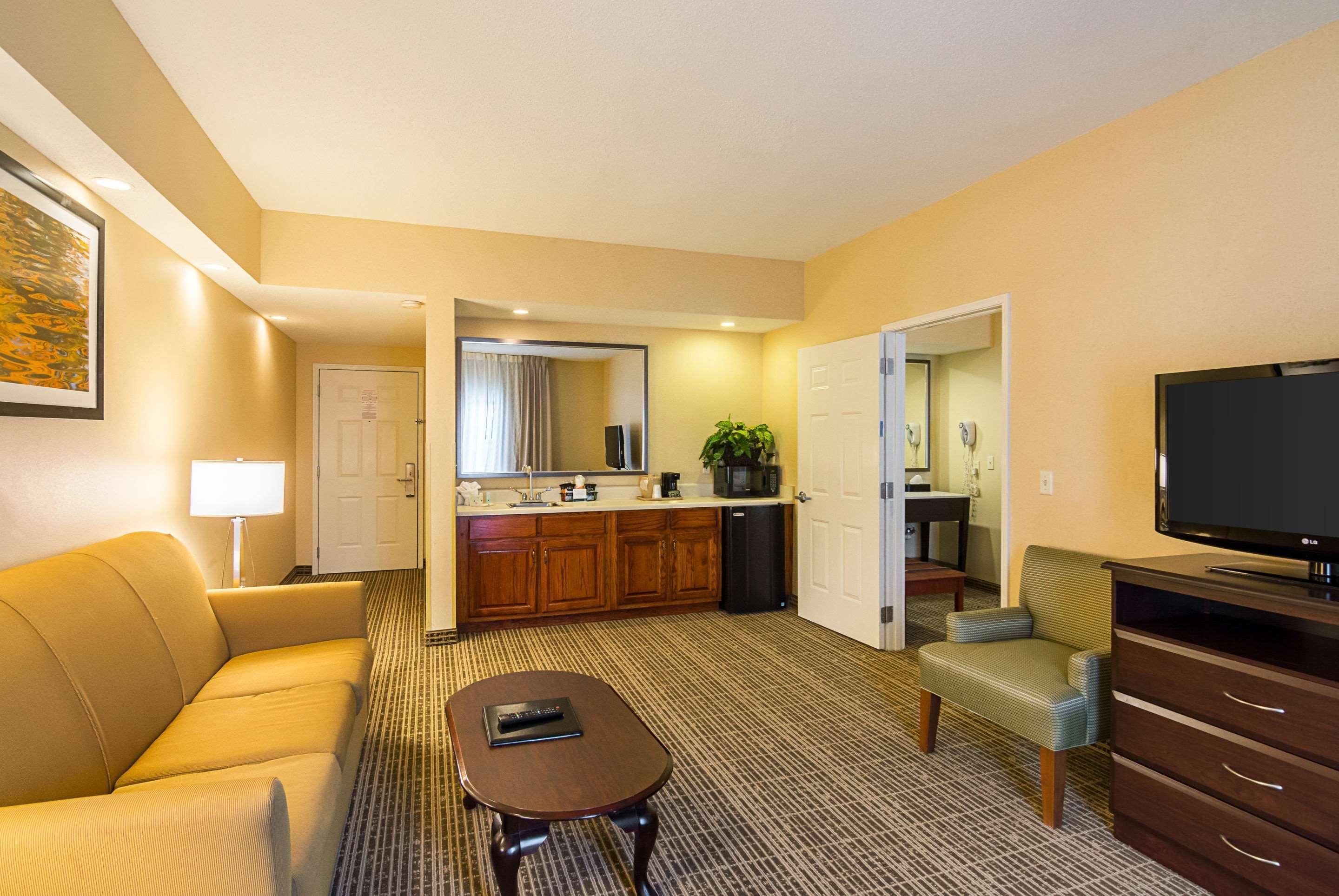 The White House 2* Crestview