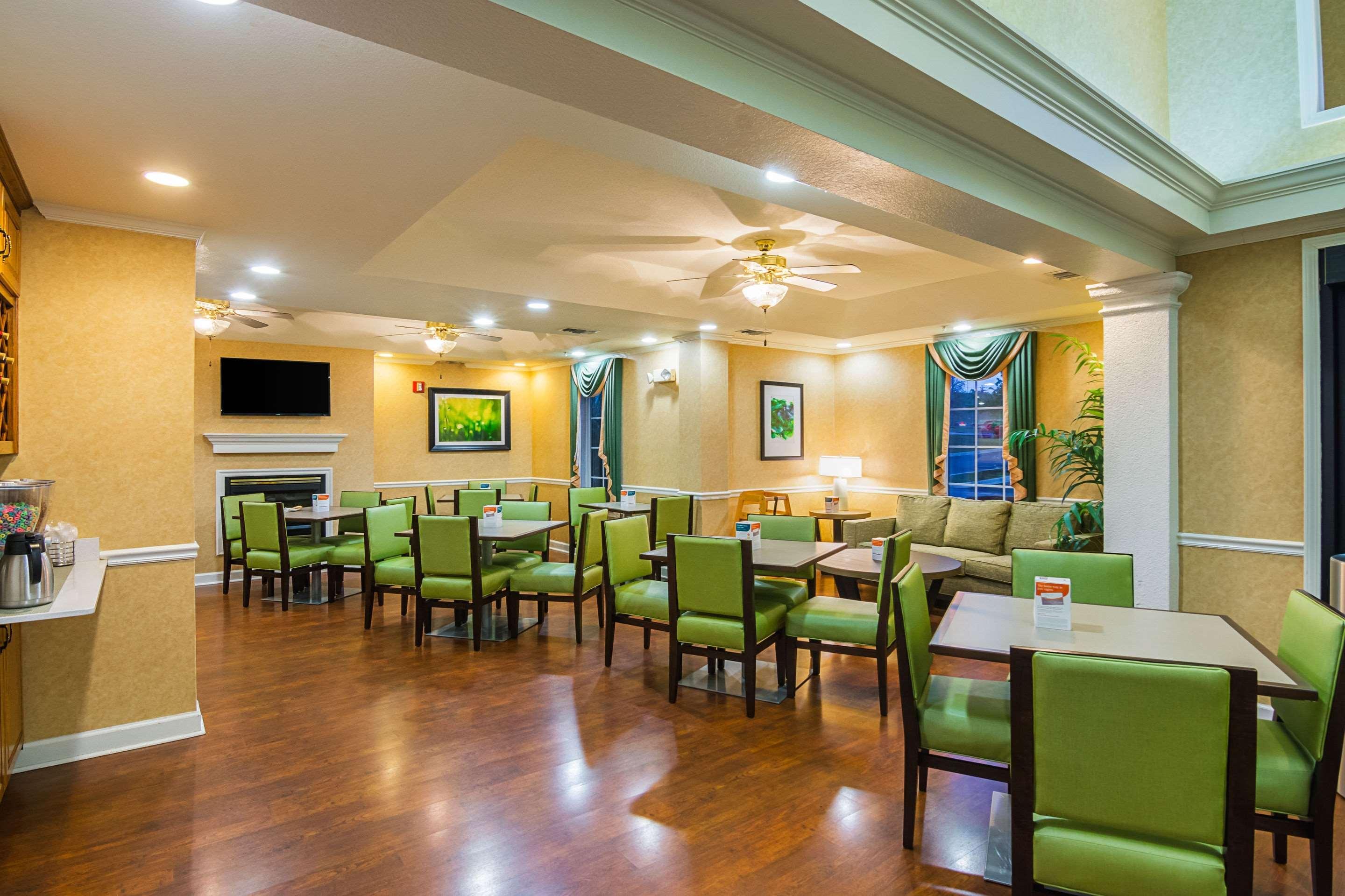The White House 2* Crestview