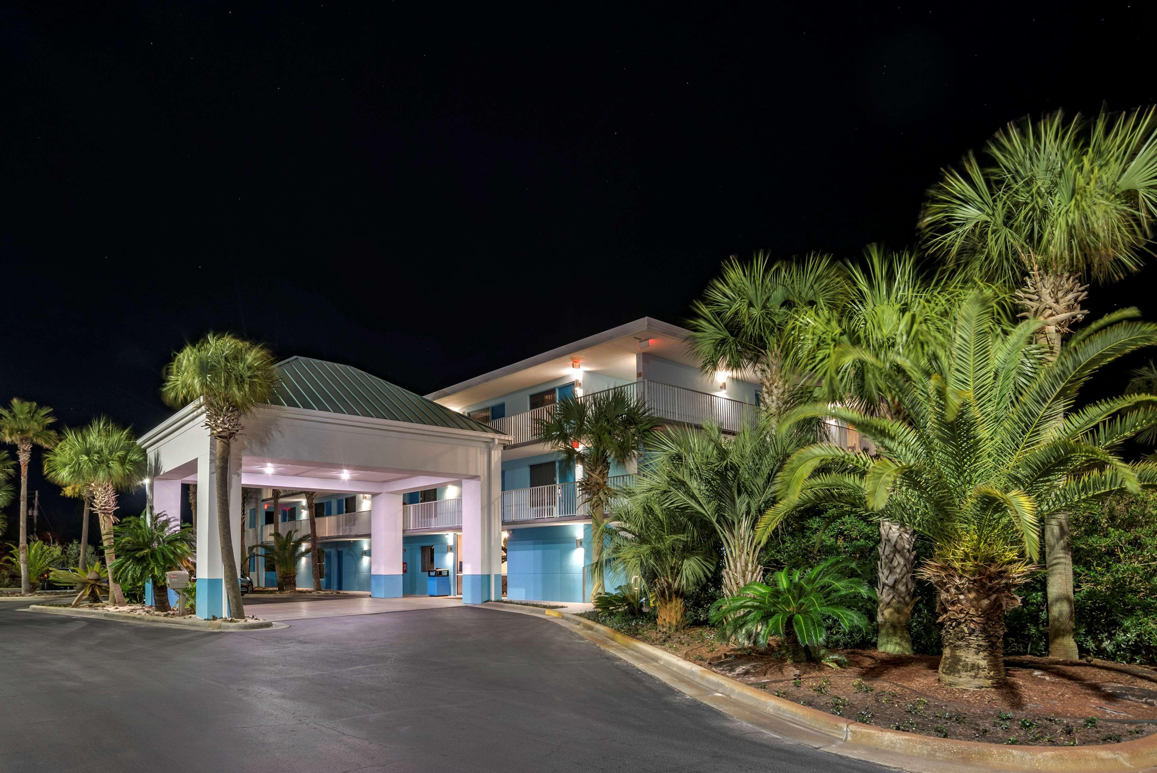 Western Waterfront Hotel 3*