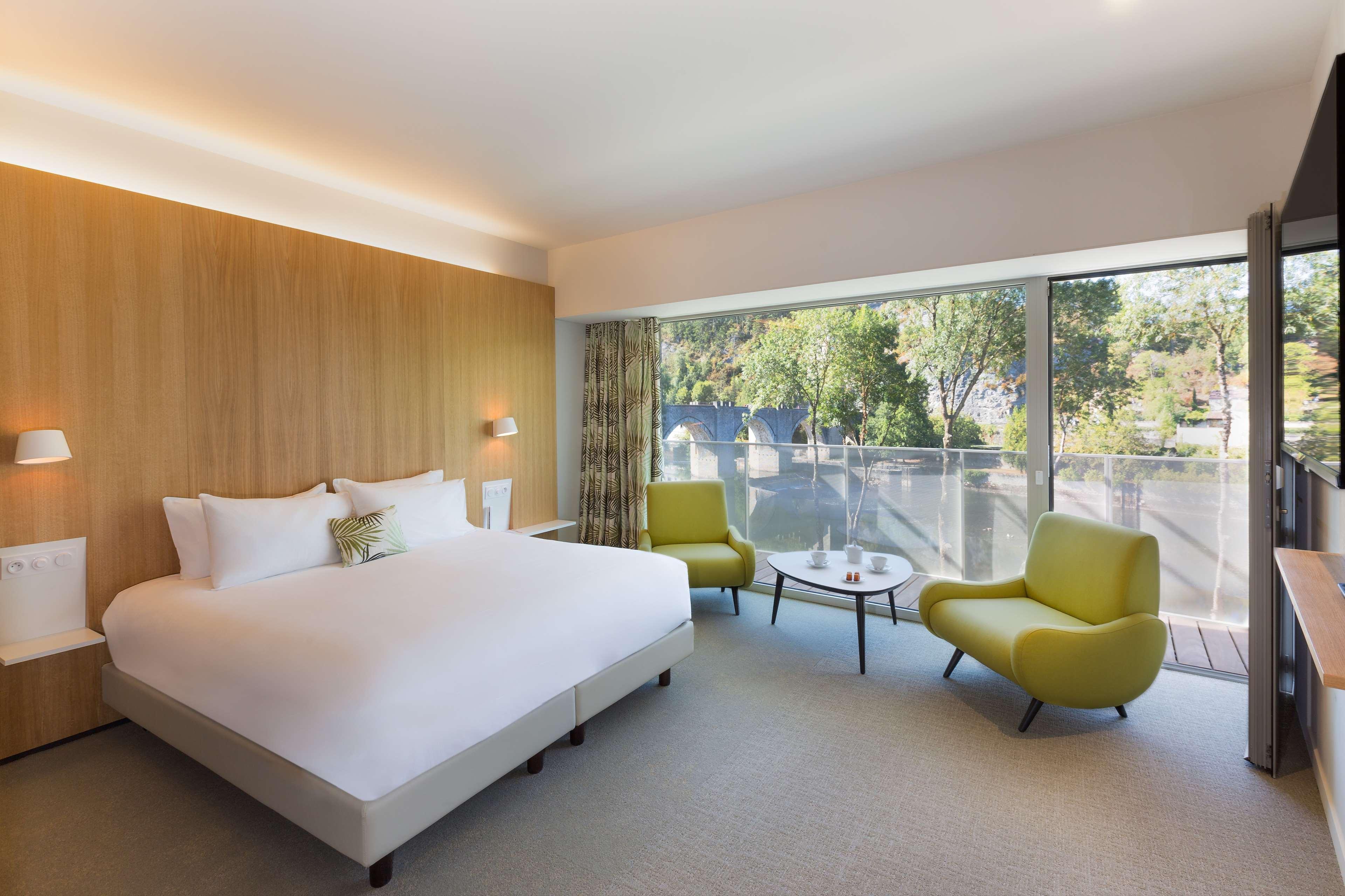 Western Waterfront Hotel 3*