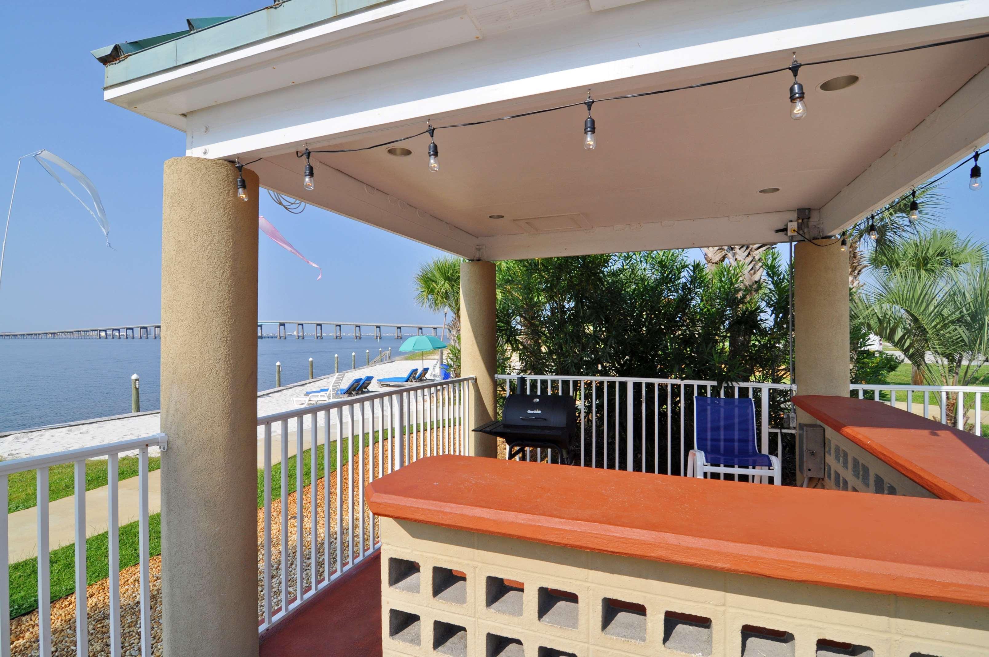 Western Waterfront Hotel
