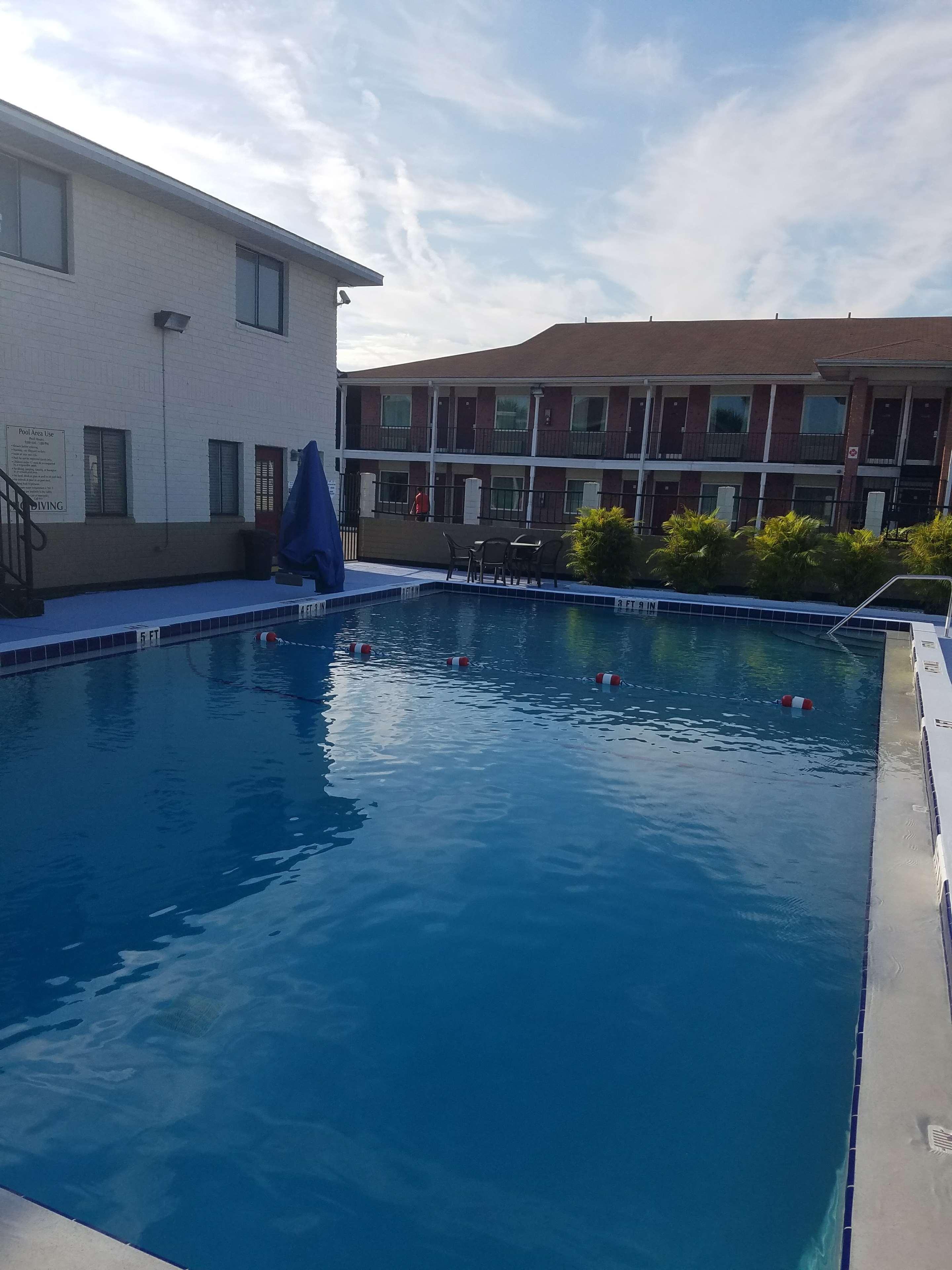 Western Space Shuttle Hotel 3*