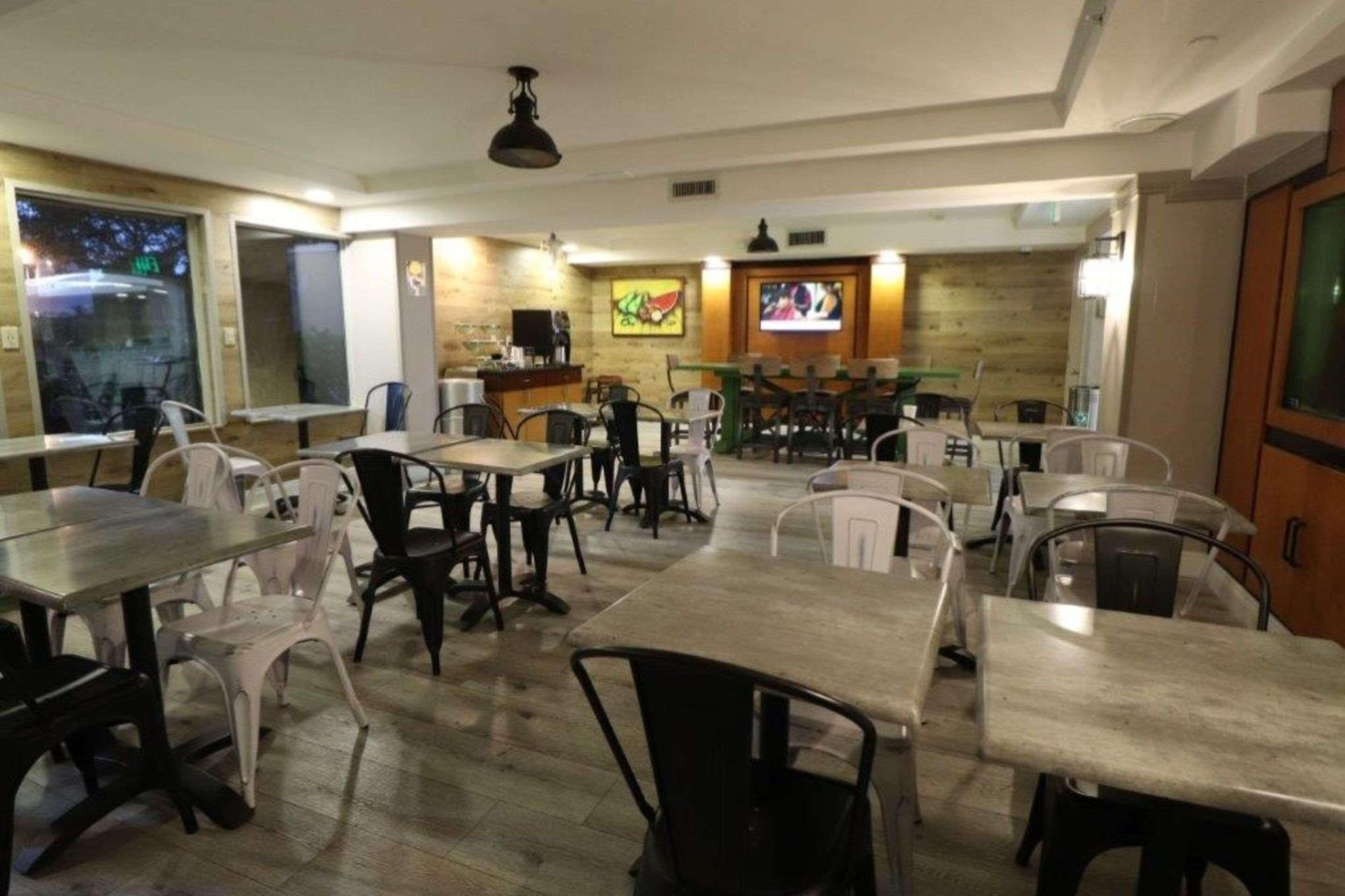 Inn Quality Miami Airport - 3*