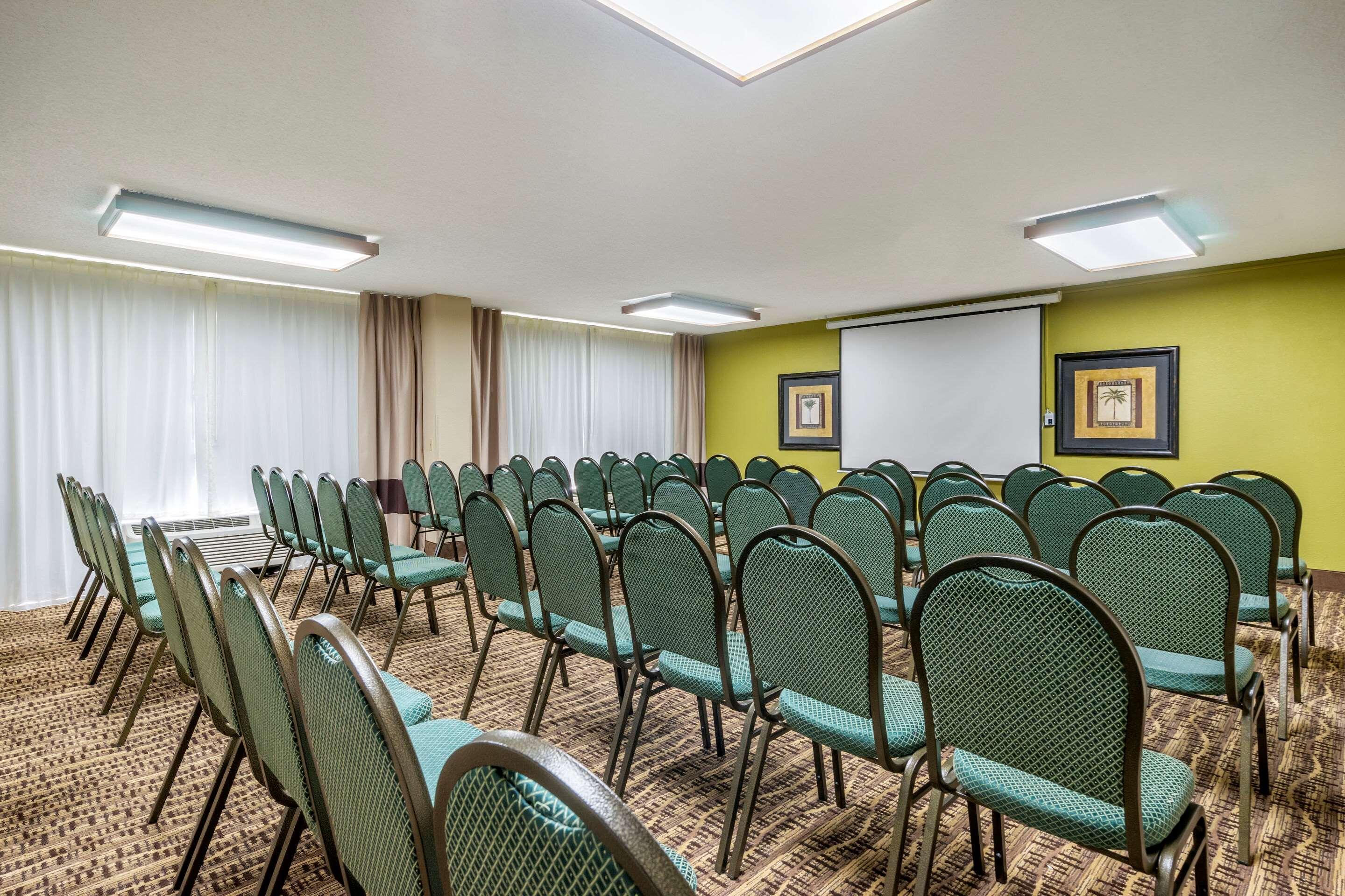 Comfort & St Pete - International Airport Hotel