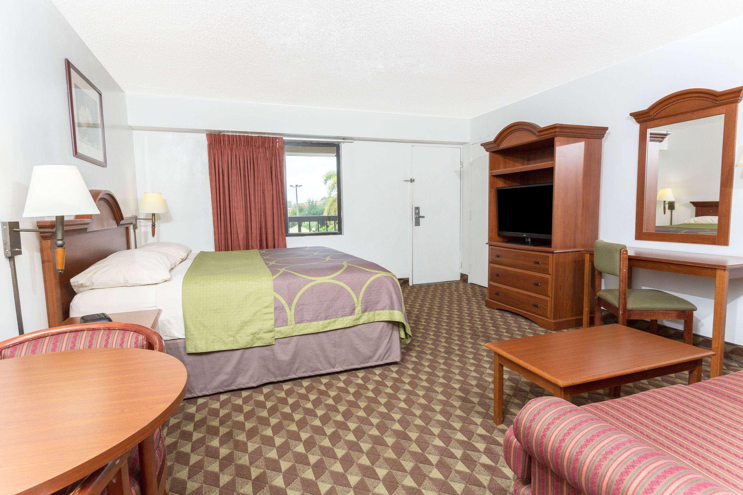 Super 8 By Wyndham Riviera West Palm Riviera Beach