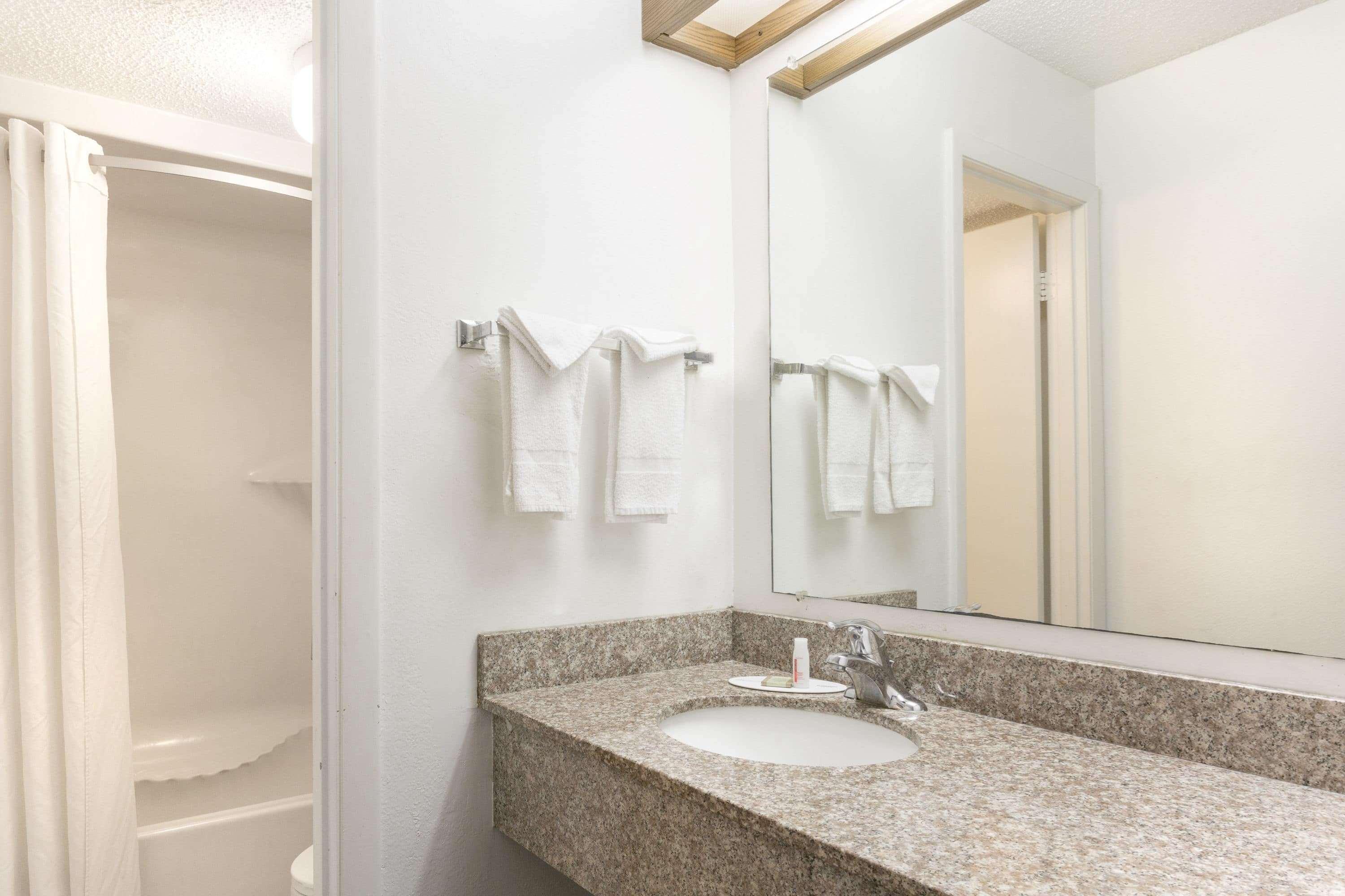 Super 8 By Wyndham Riviera West Palm Hotel *