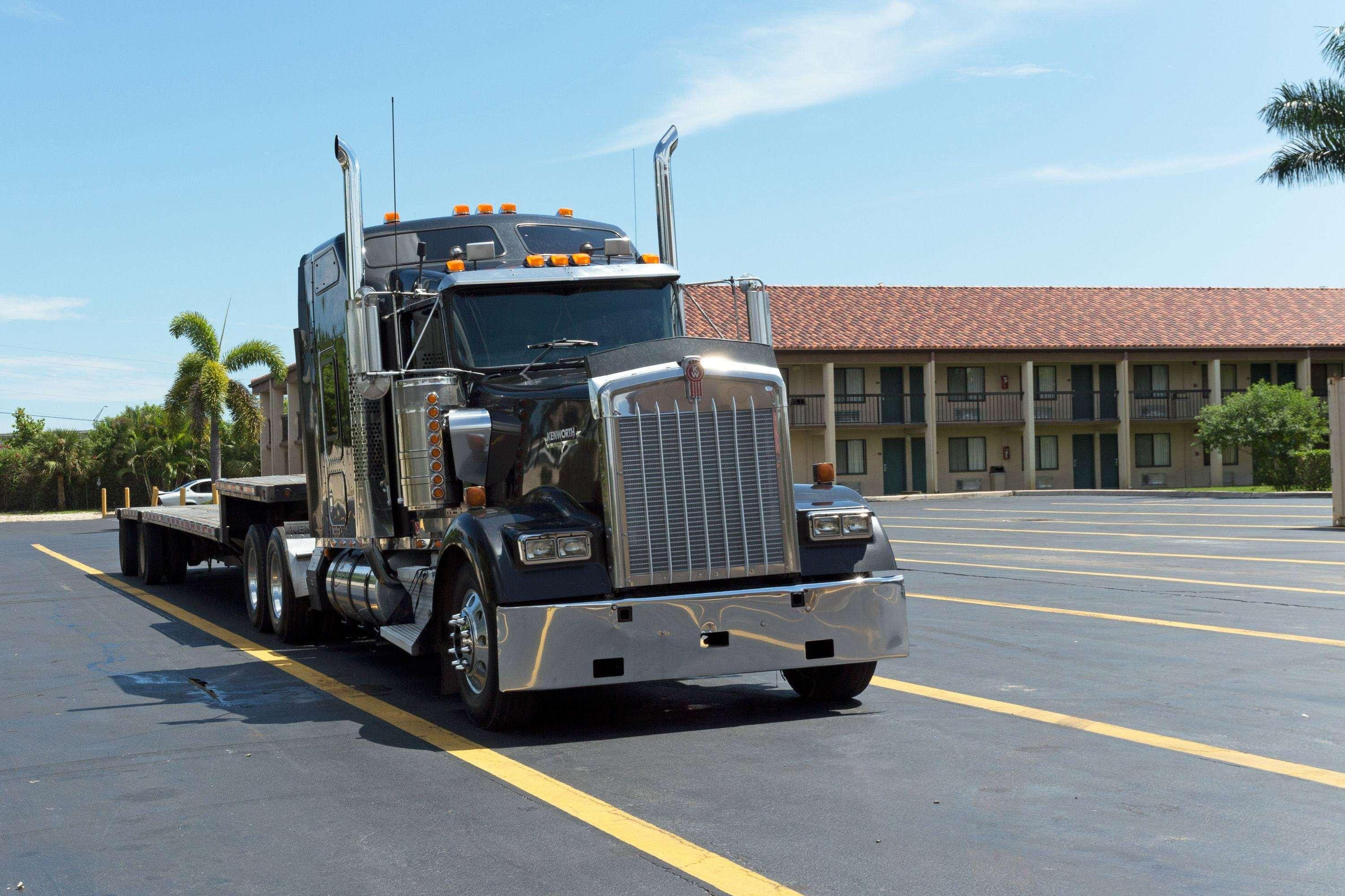 Super 8 By Wyndham Riviera West Palm