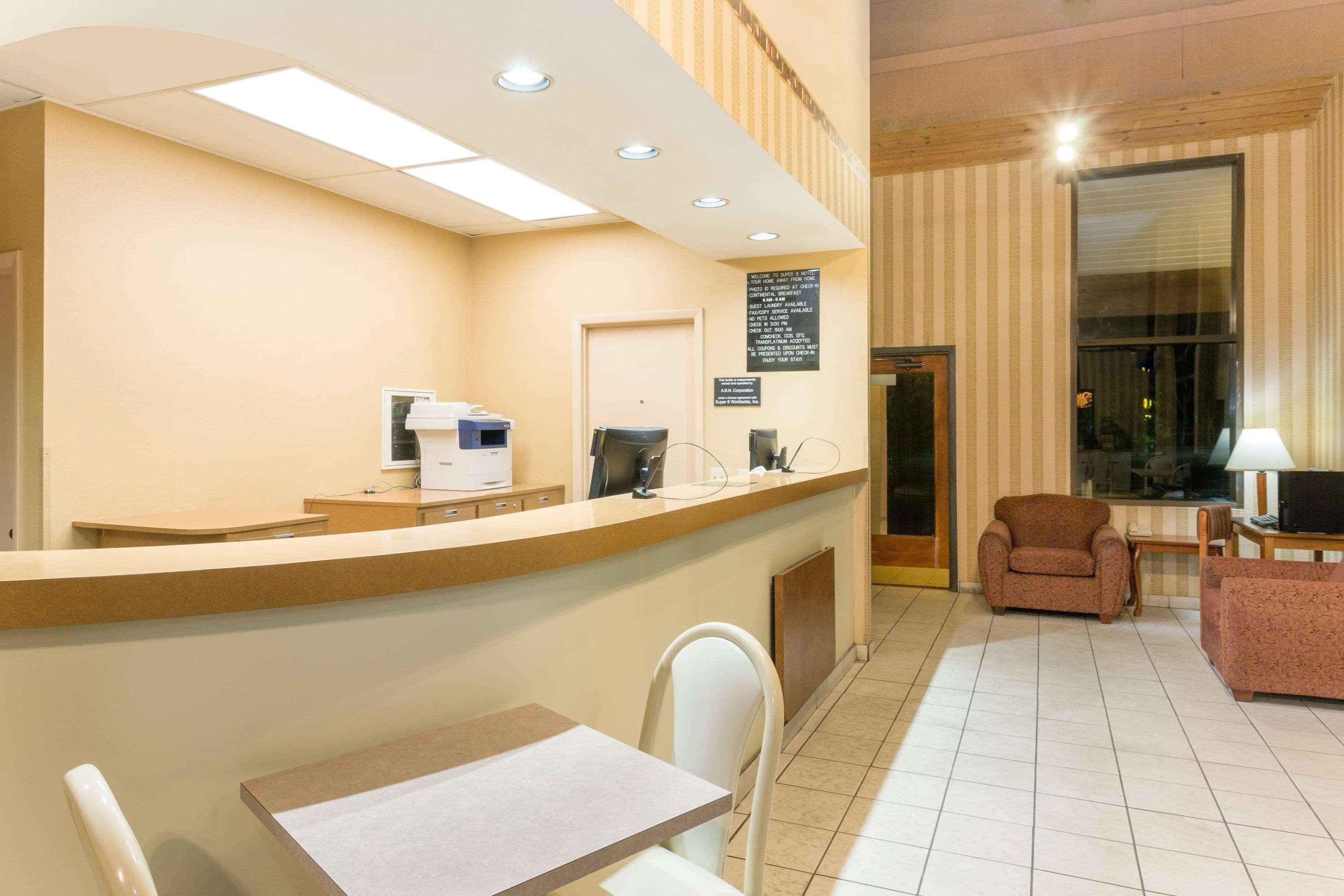 Super 8 By Wyndham Riviera West Palm * Riviera Beach