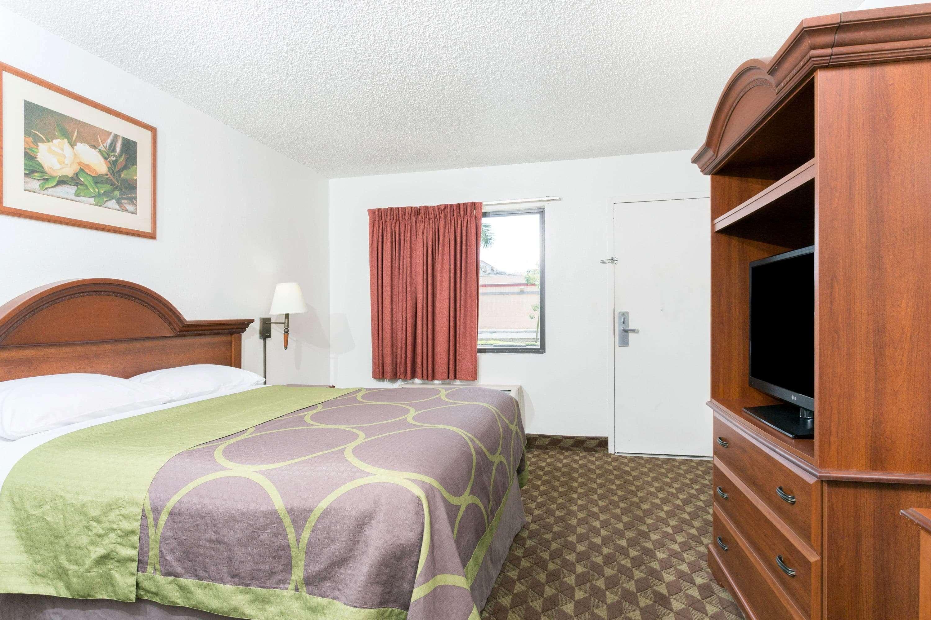 Super 8 By Wyndham Riviera West Palm Riviera Beach