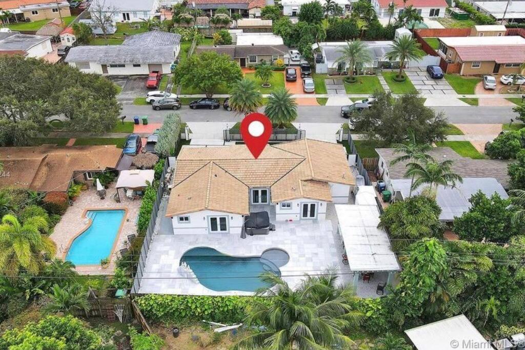 Miami House With Hot Pool-spa & Pool Table L48 *