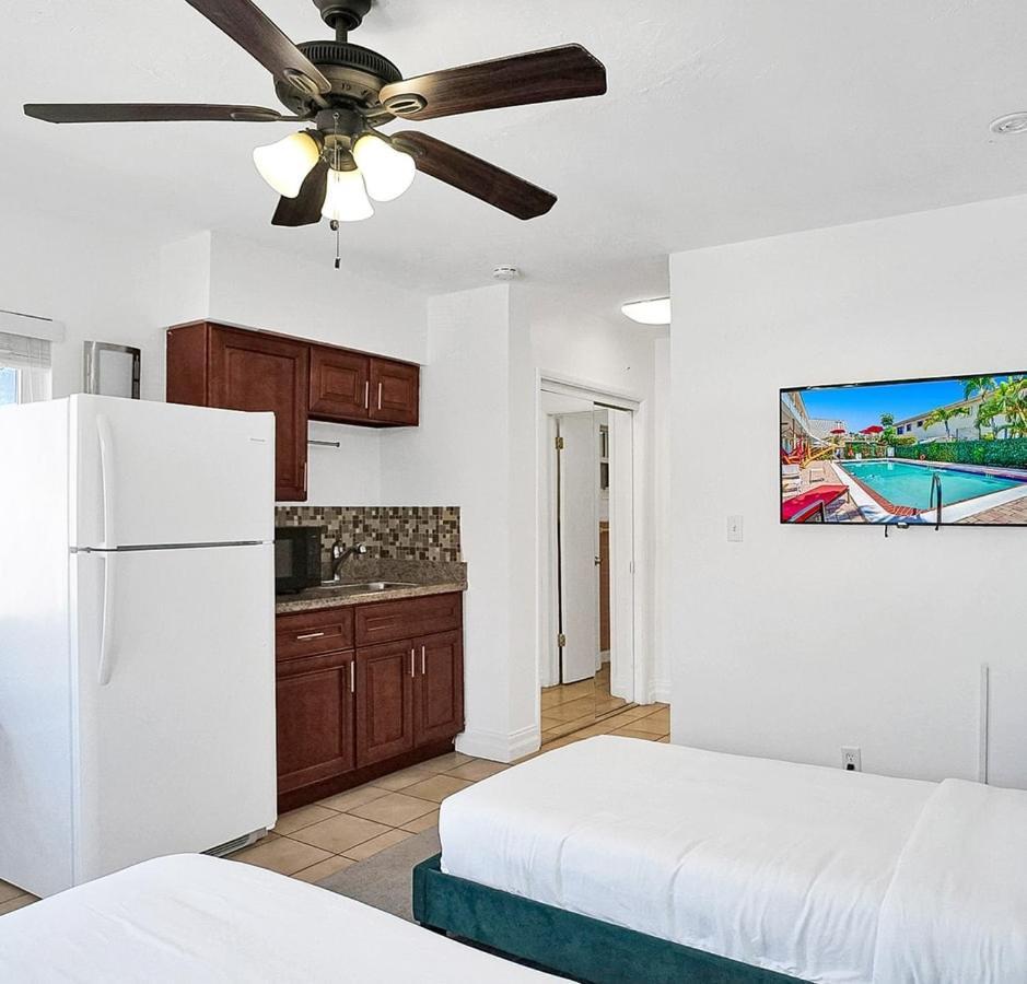 Walk To Holiday Retreat Miami Pool Apartment *