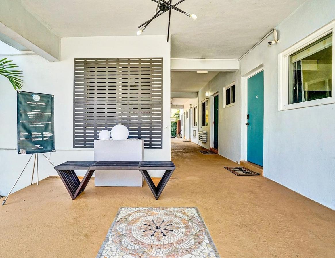 Walk To Holiday Retreat Miami Pool Apartment *