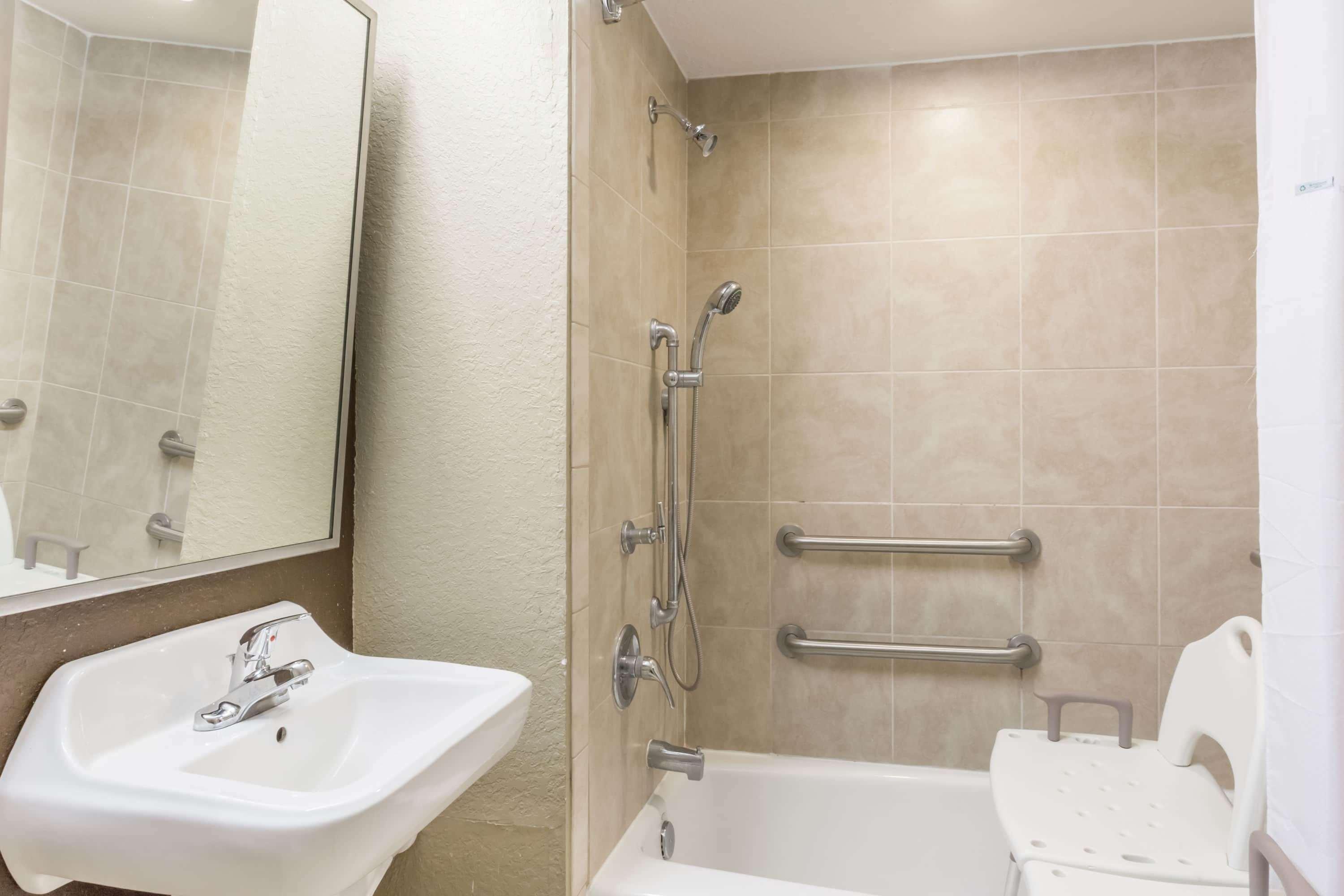 Hotel Microtel & By Wyndham Airport