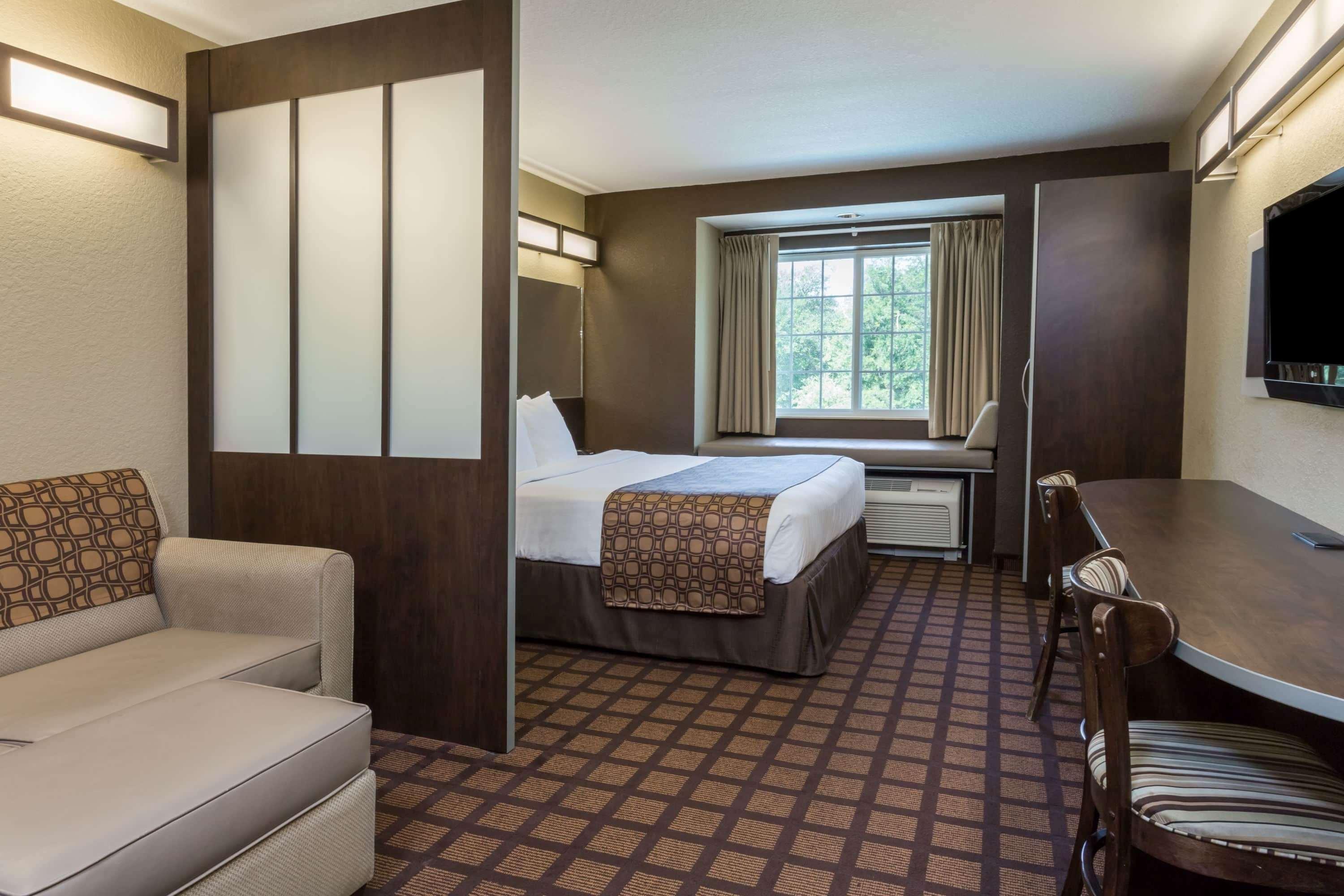 Microtel & By Wyndham Airport Hotel 3*
