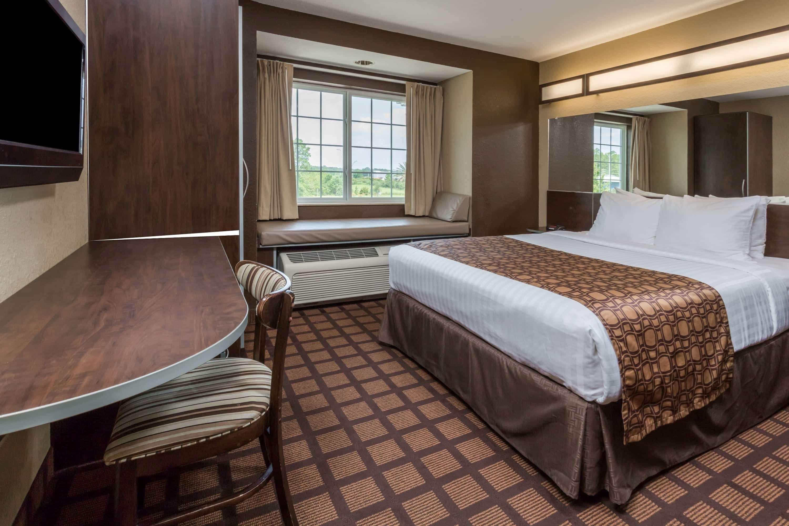 Hotel Microtel & By Wyndham Airport 3*