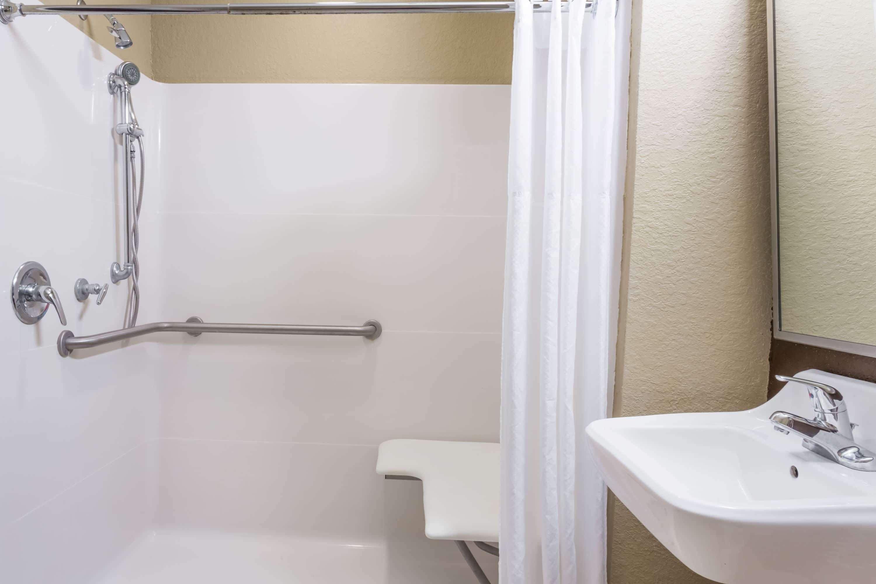 Microtel & By Wyndham Airport Hotel 3*