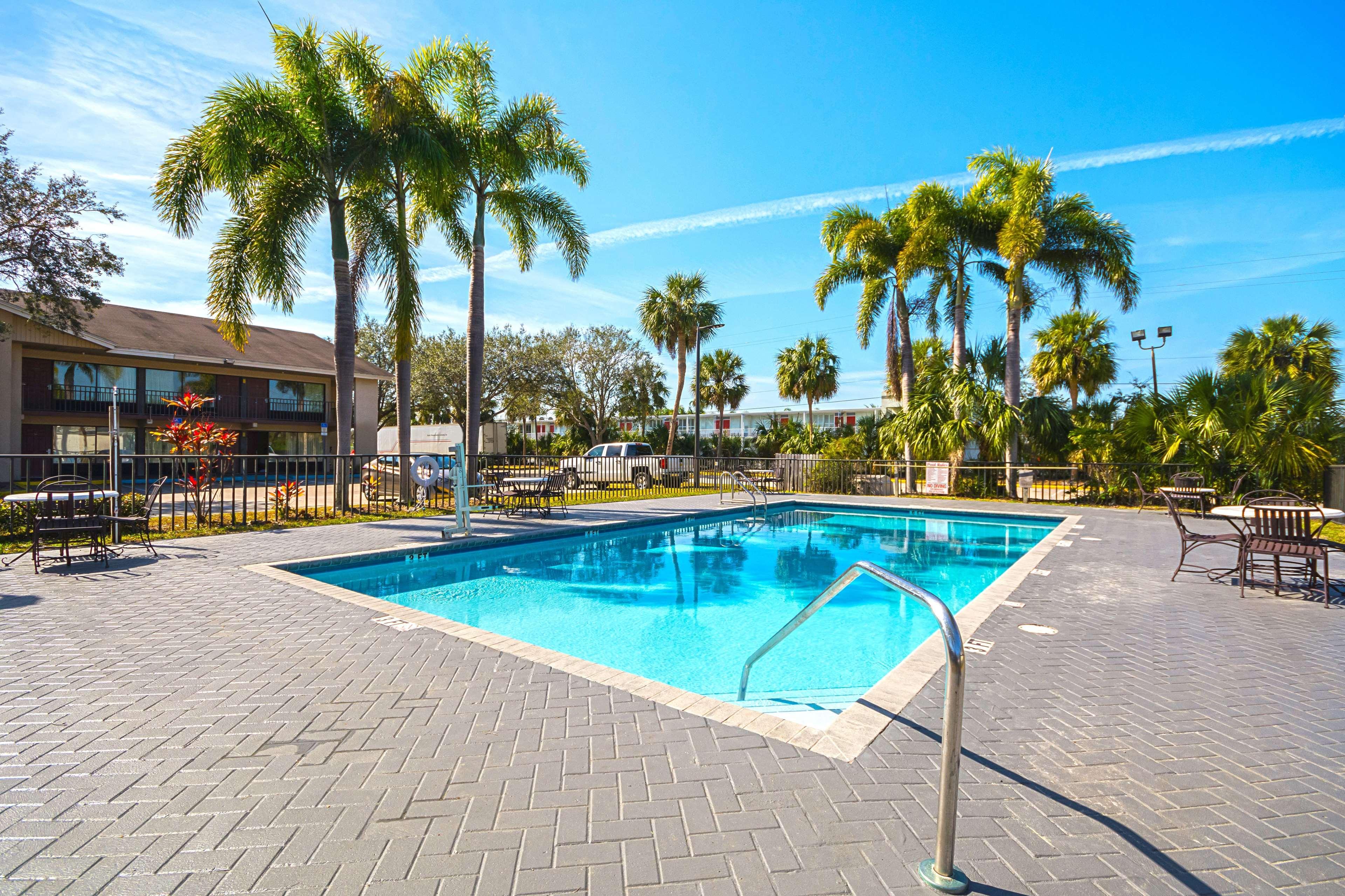 Americas Value & Motel 2*