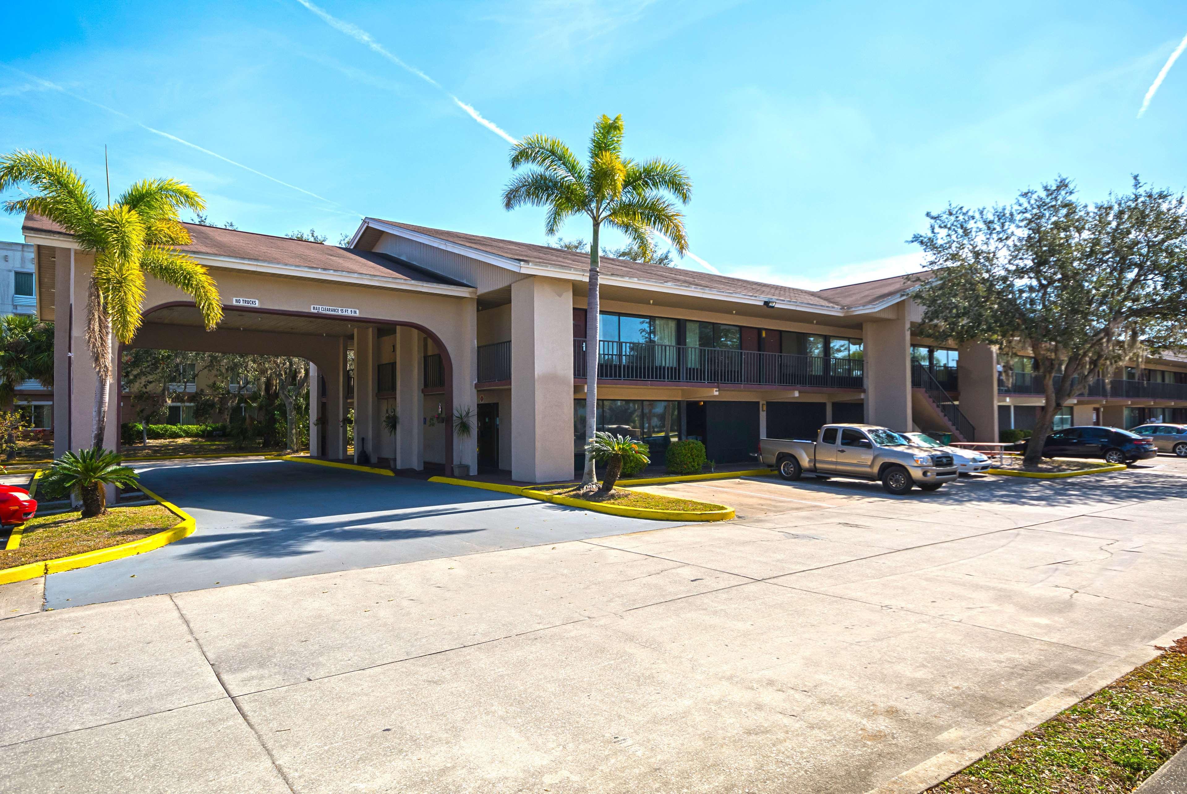 Motel Americas Value & 2*
