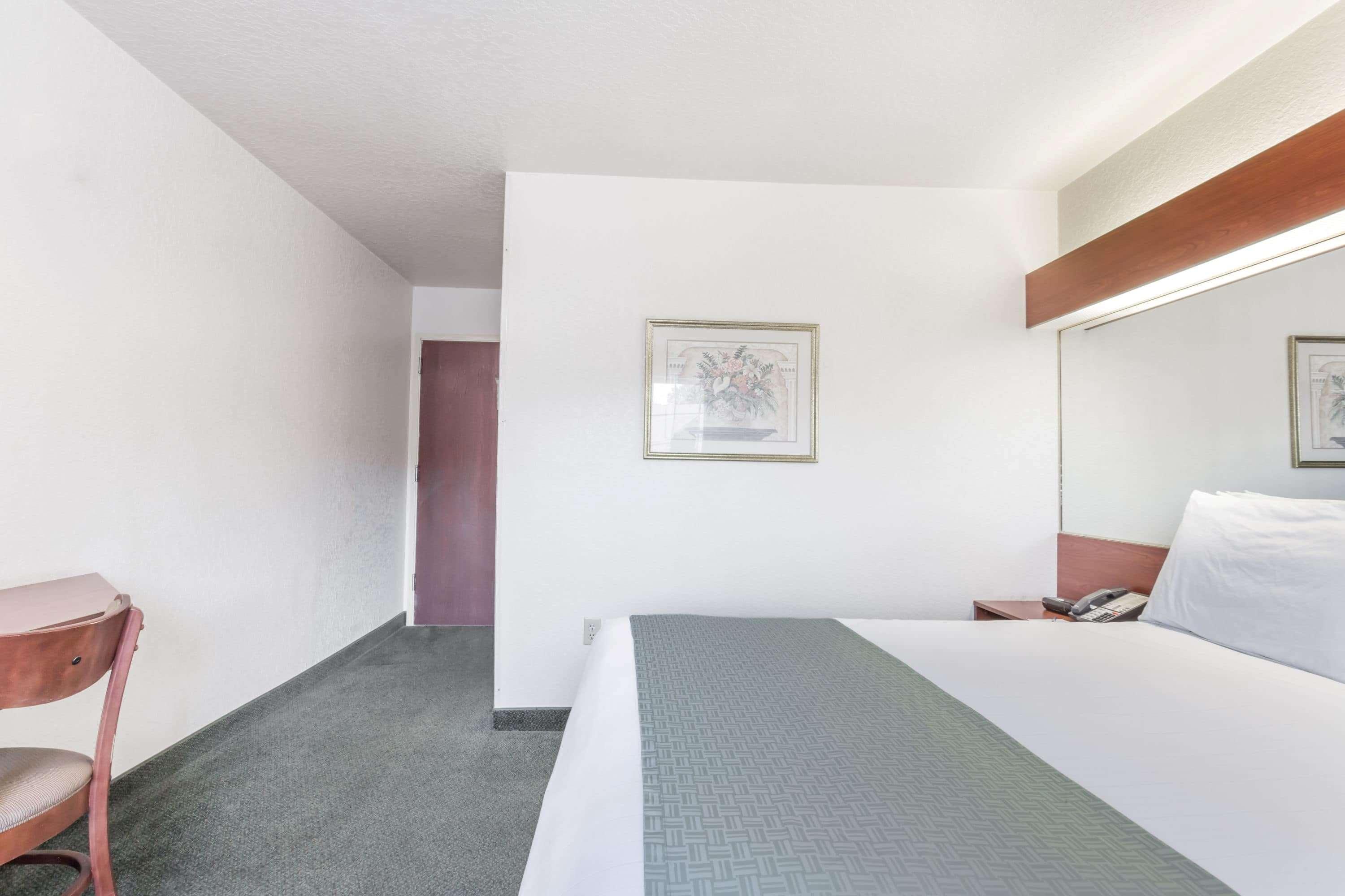 Microtel & Hotel Marianna