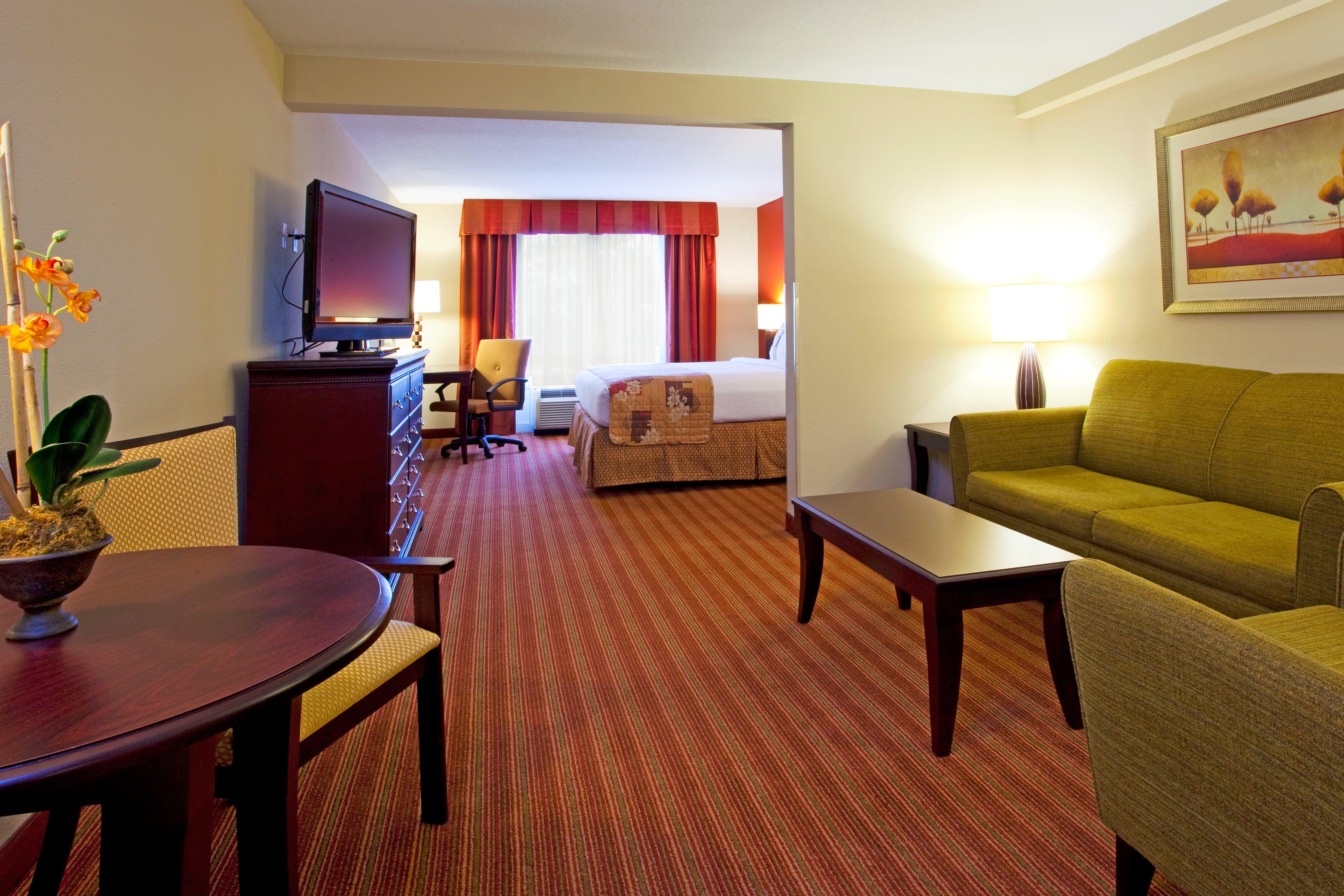 & - - Wells Rd. Hotel Orange Park