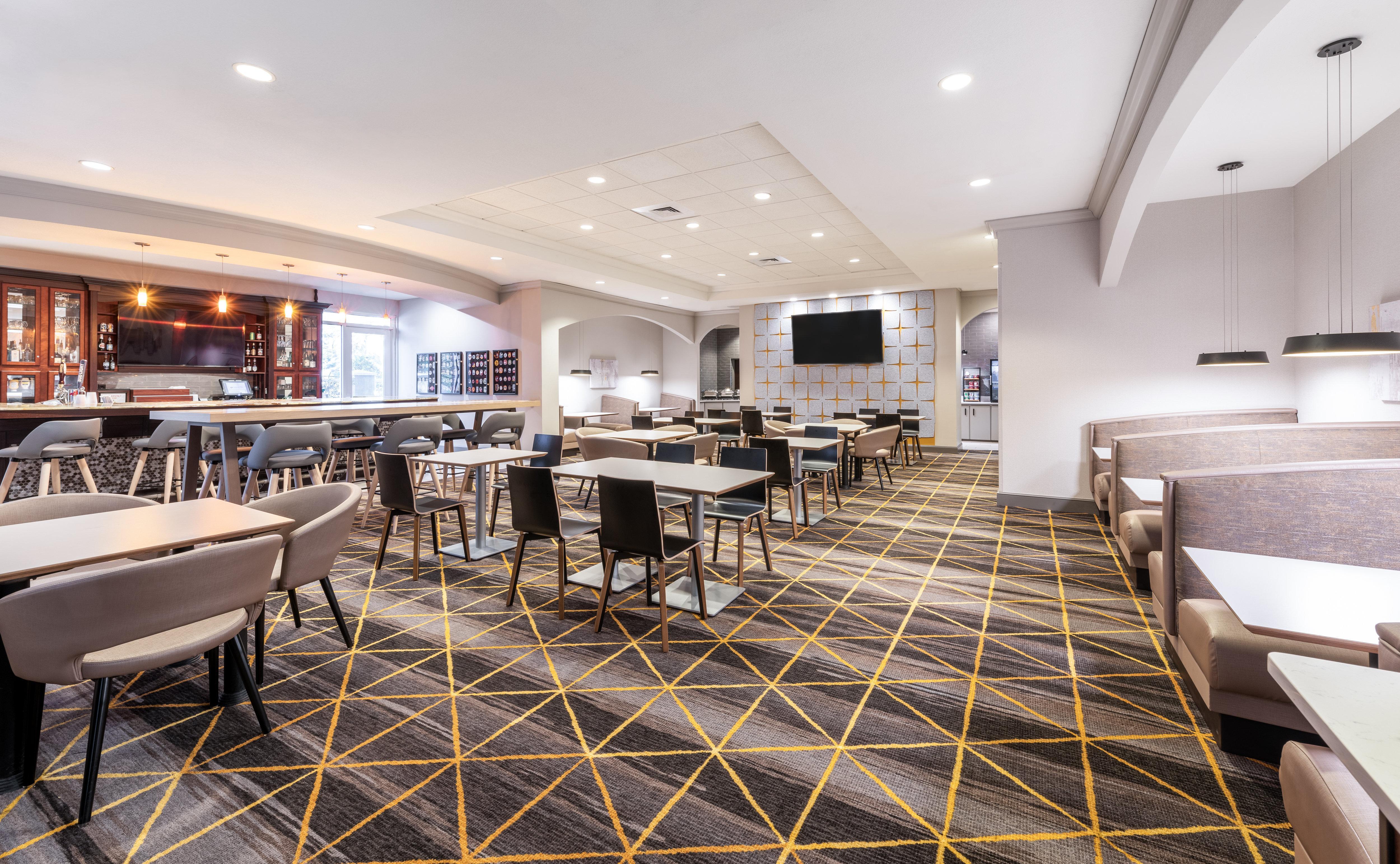 & - - Wells Rd. Hotel Orange Park
