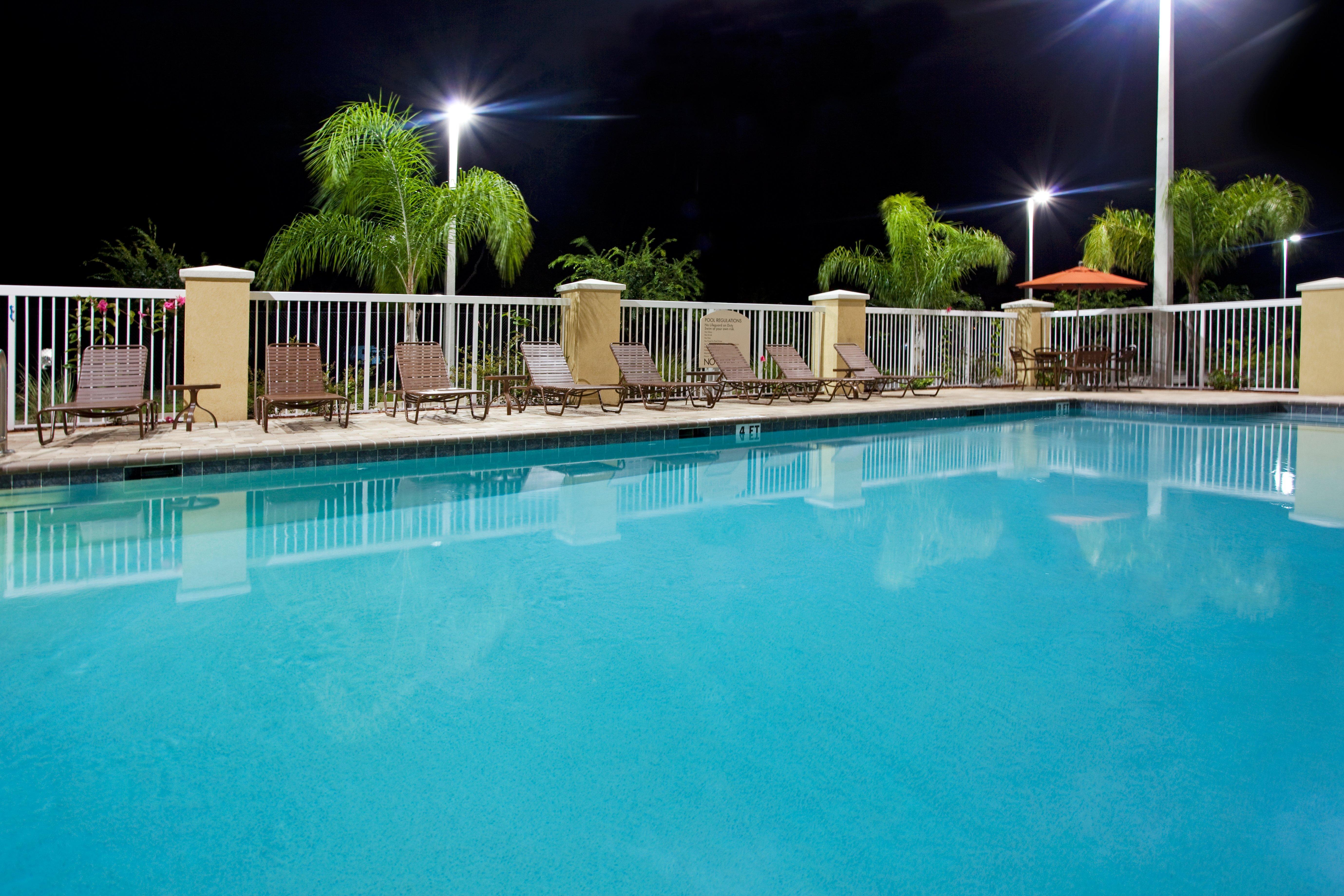 & - - Wells Rd. Hotel Orange Park
