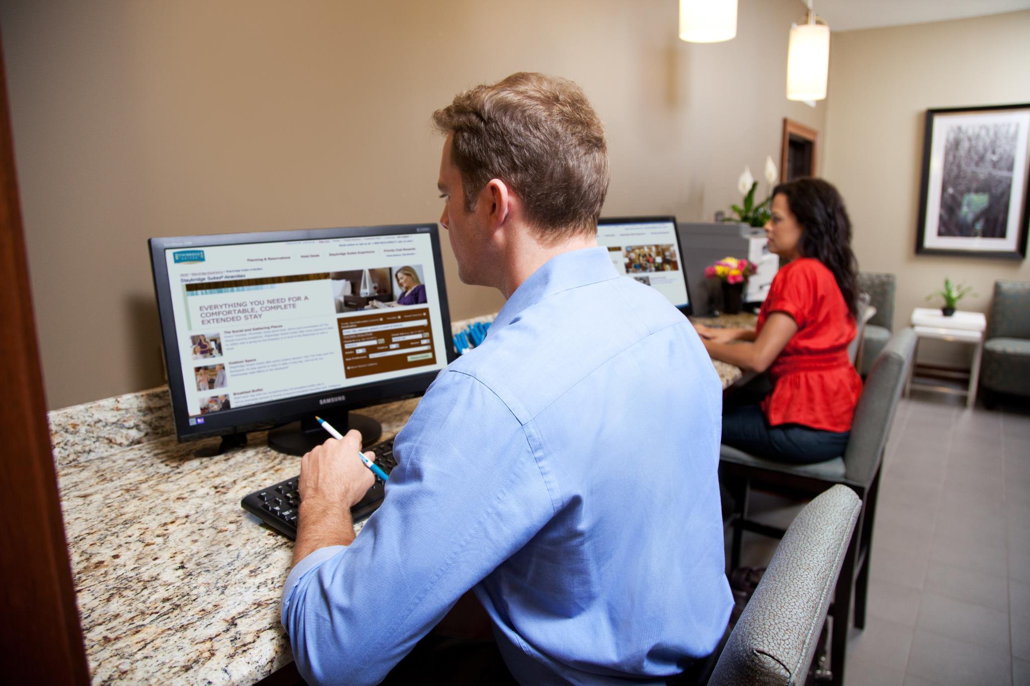 Staybridge Orlando At Seaworld By Ihg - Free Parking & Shuttle To Seaworld Parks