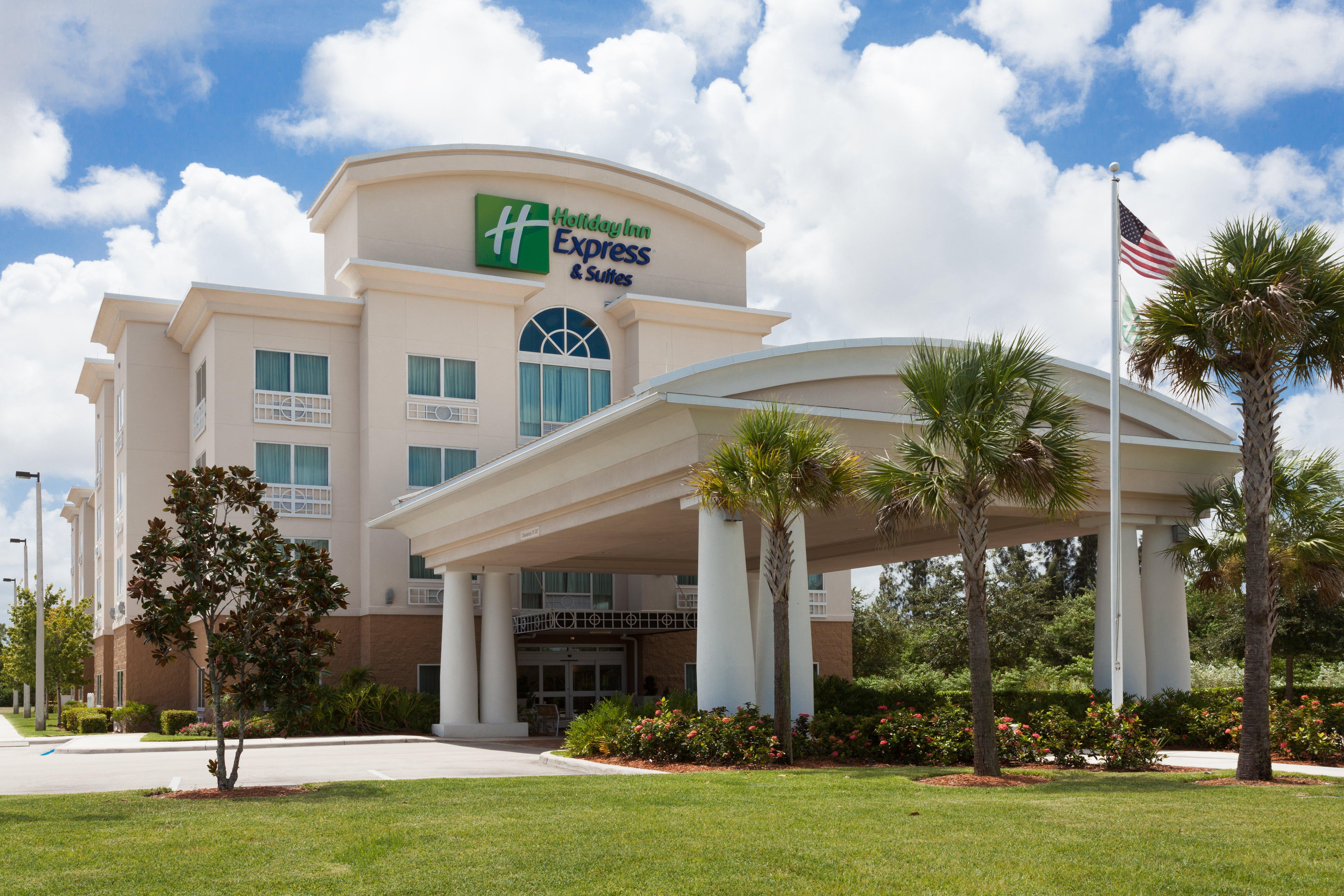 Express & Pierce West By Ihg Hotel 3*