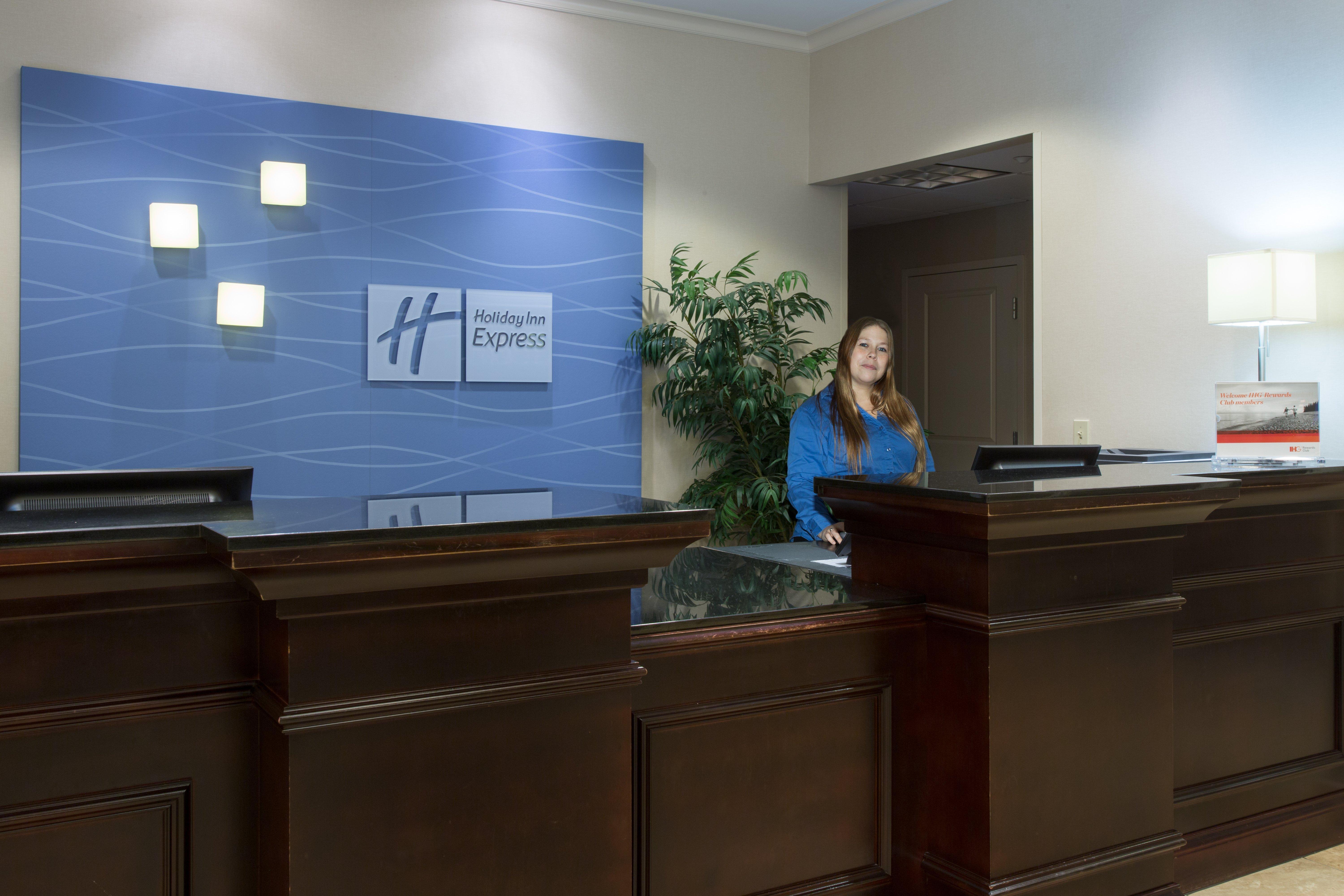 Express & Pierce West By Ihg