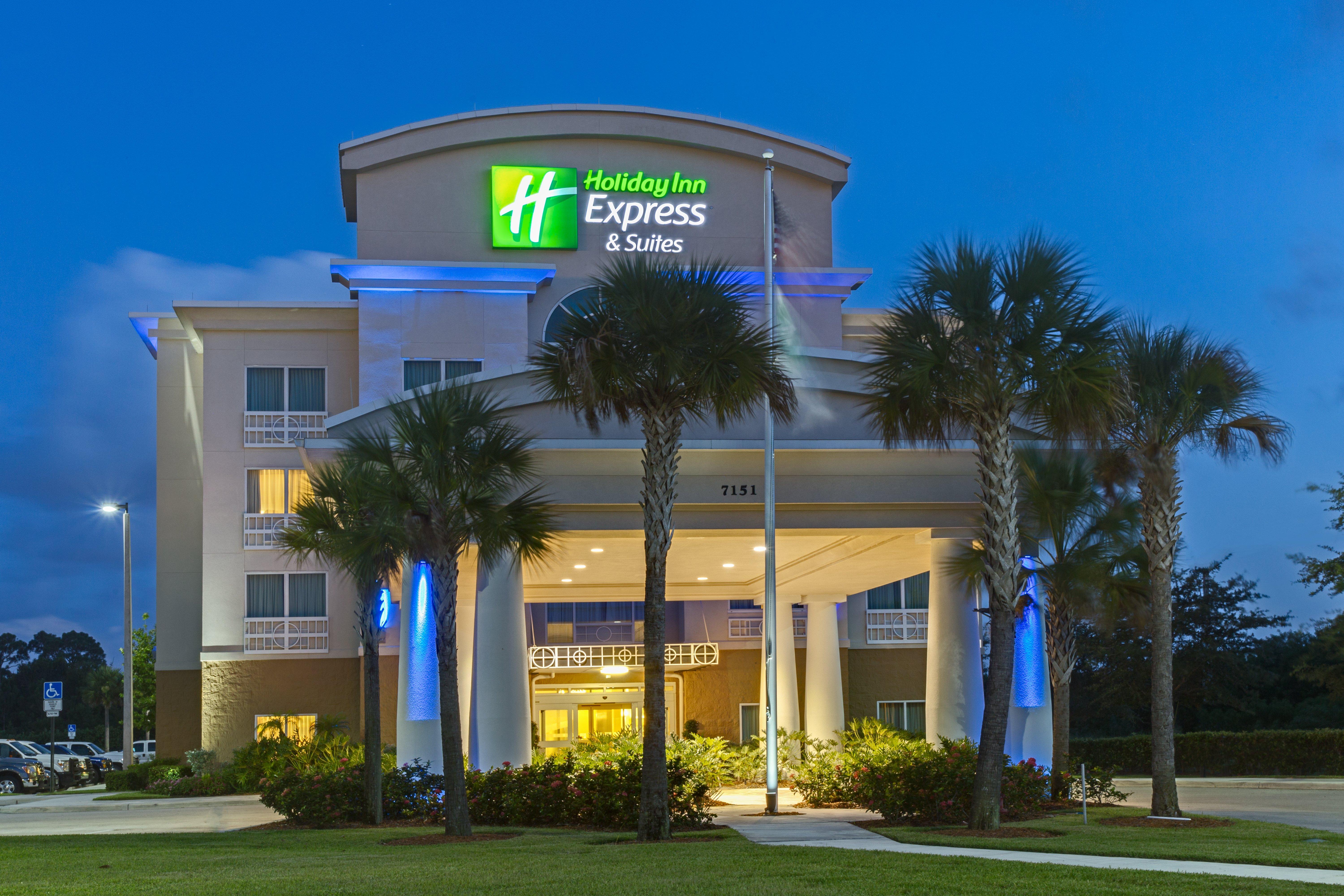 Express & Pierce West By Ihg