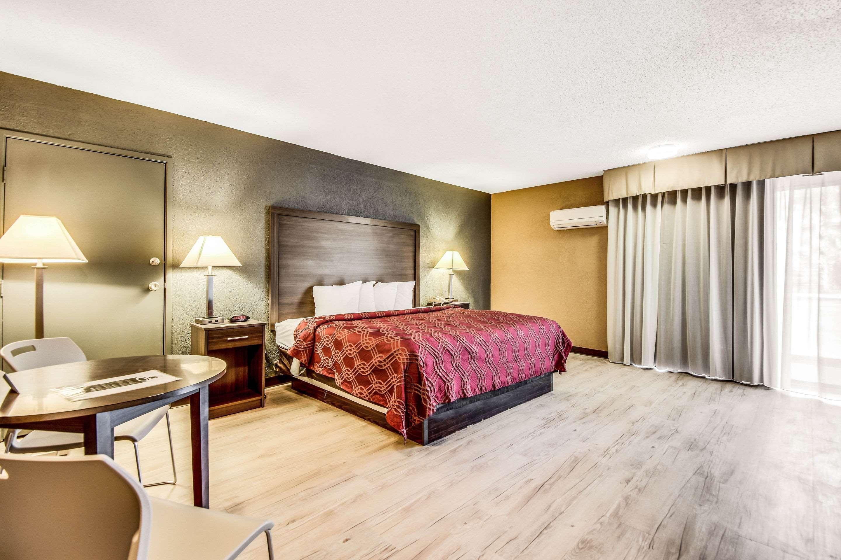 Econo Busch Gardens Hotel 2*