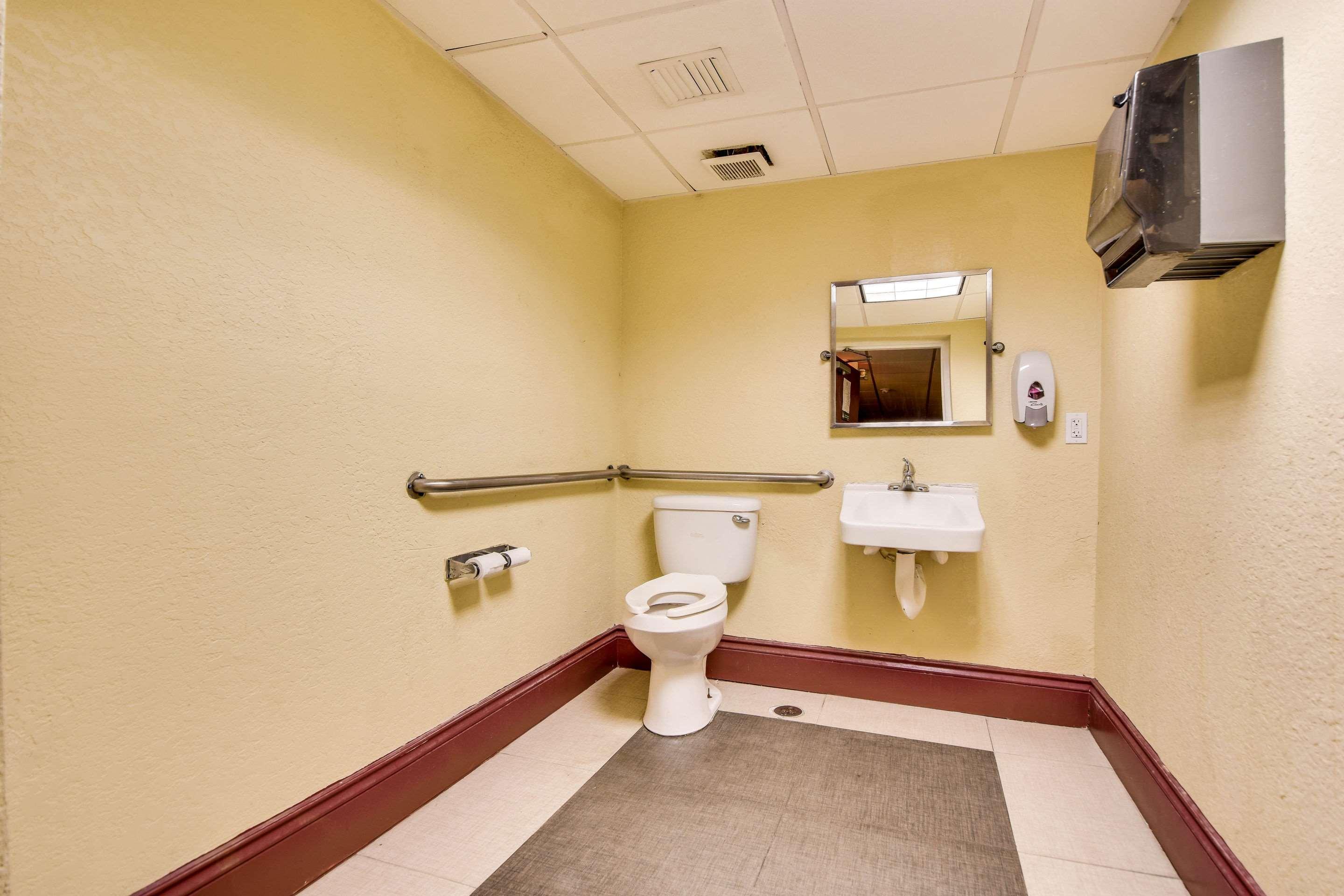 Econo Busch Gardens Hotel 2*