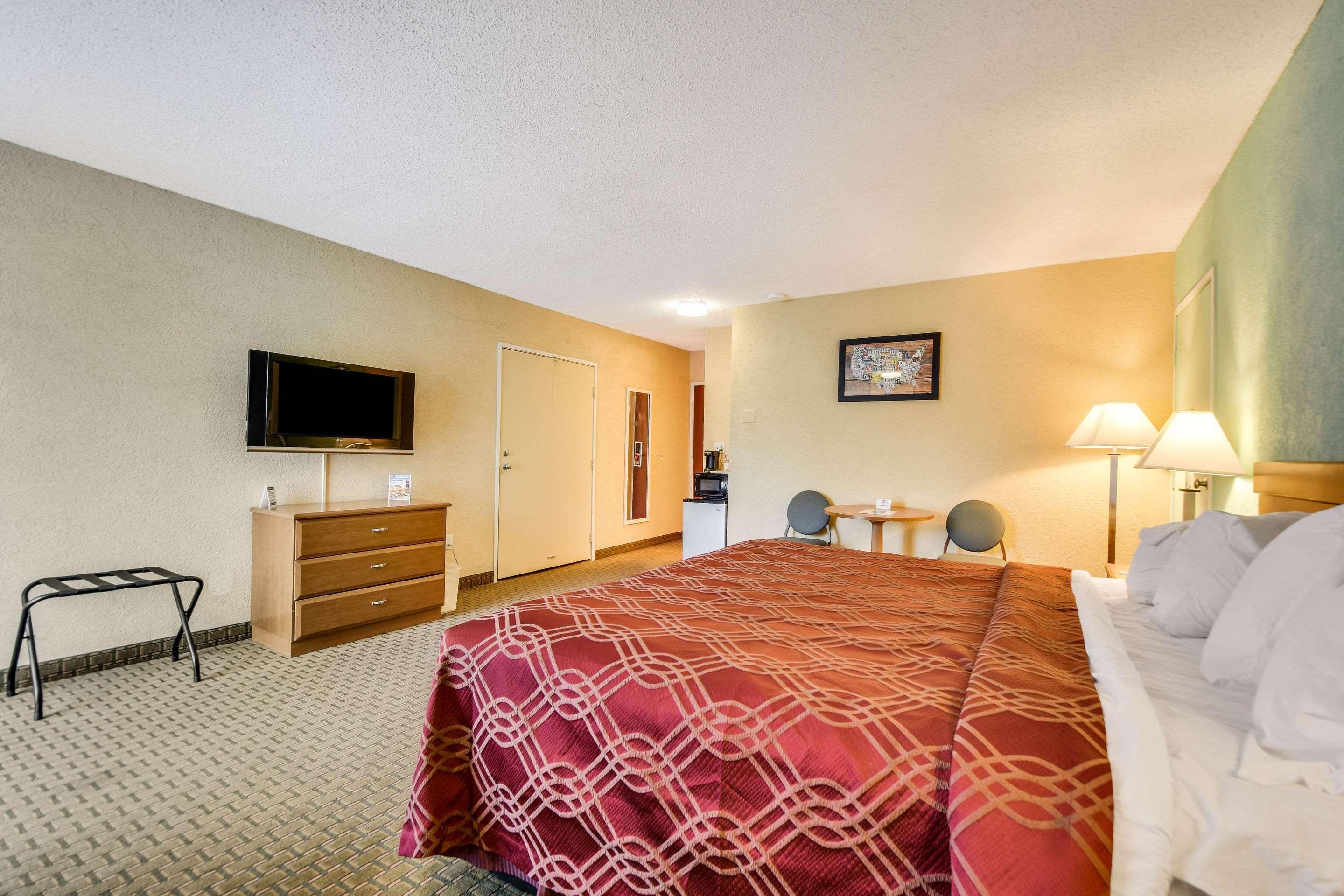 Hotel Econo Busch Gardens 2*