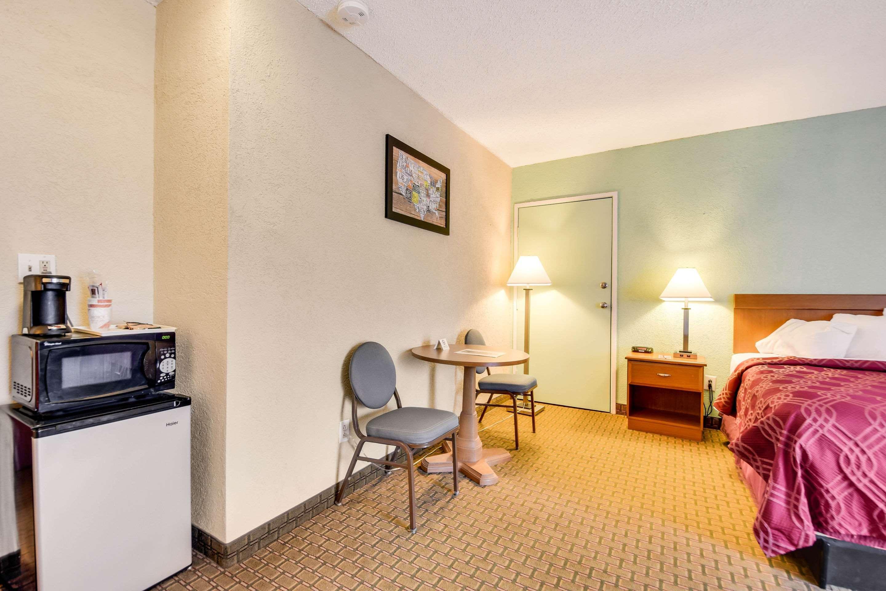 Hotel Econo Busch Gardens 2*