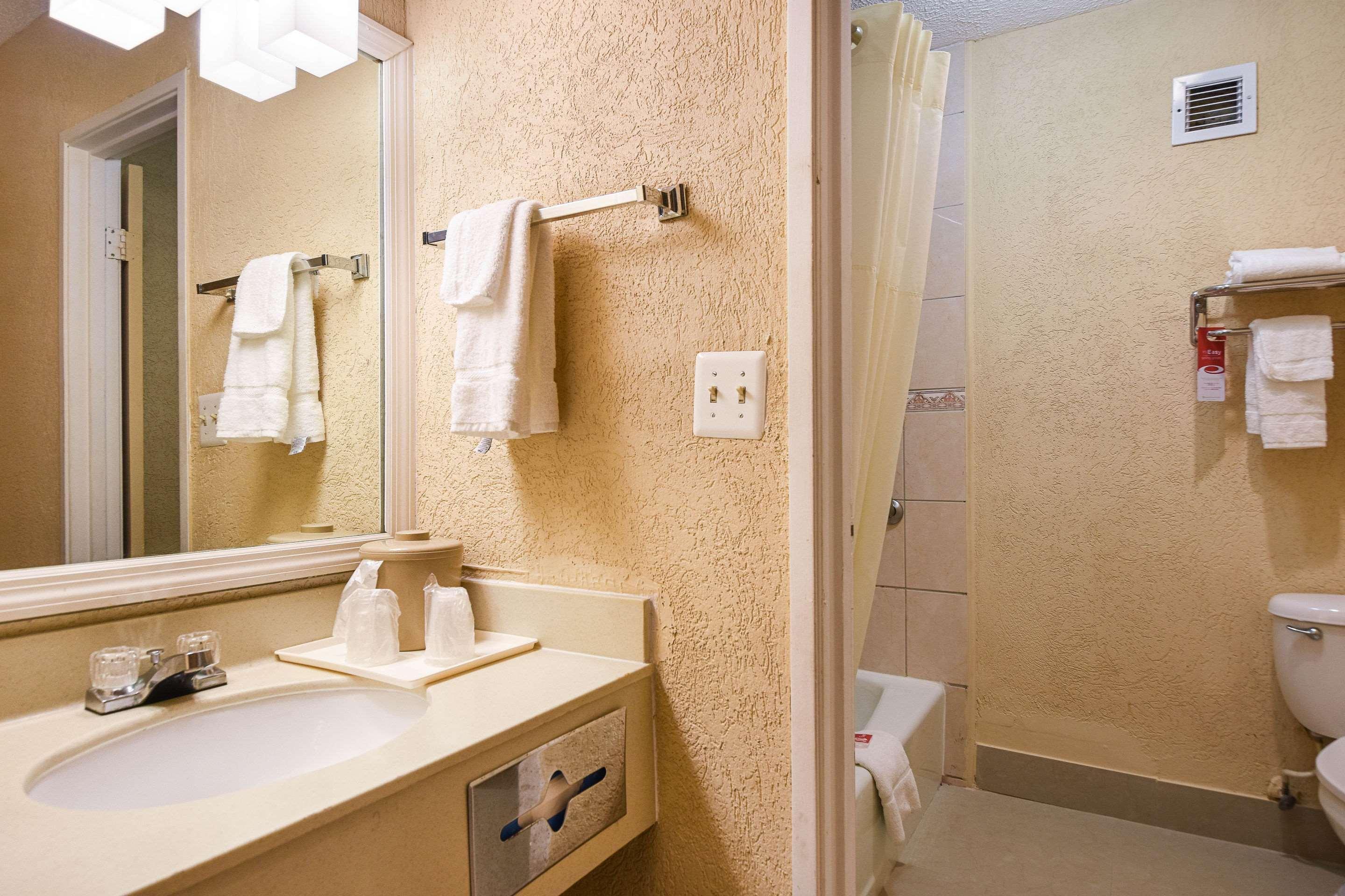 Econo Busch Gardens Hotel