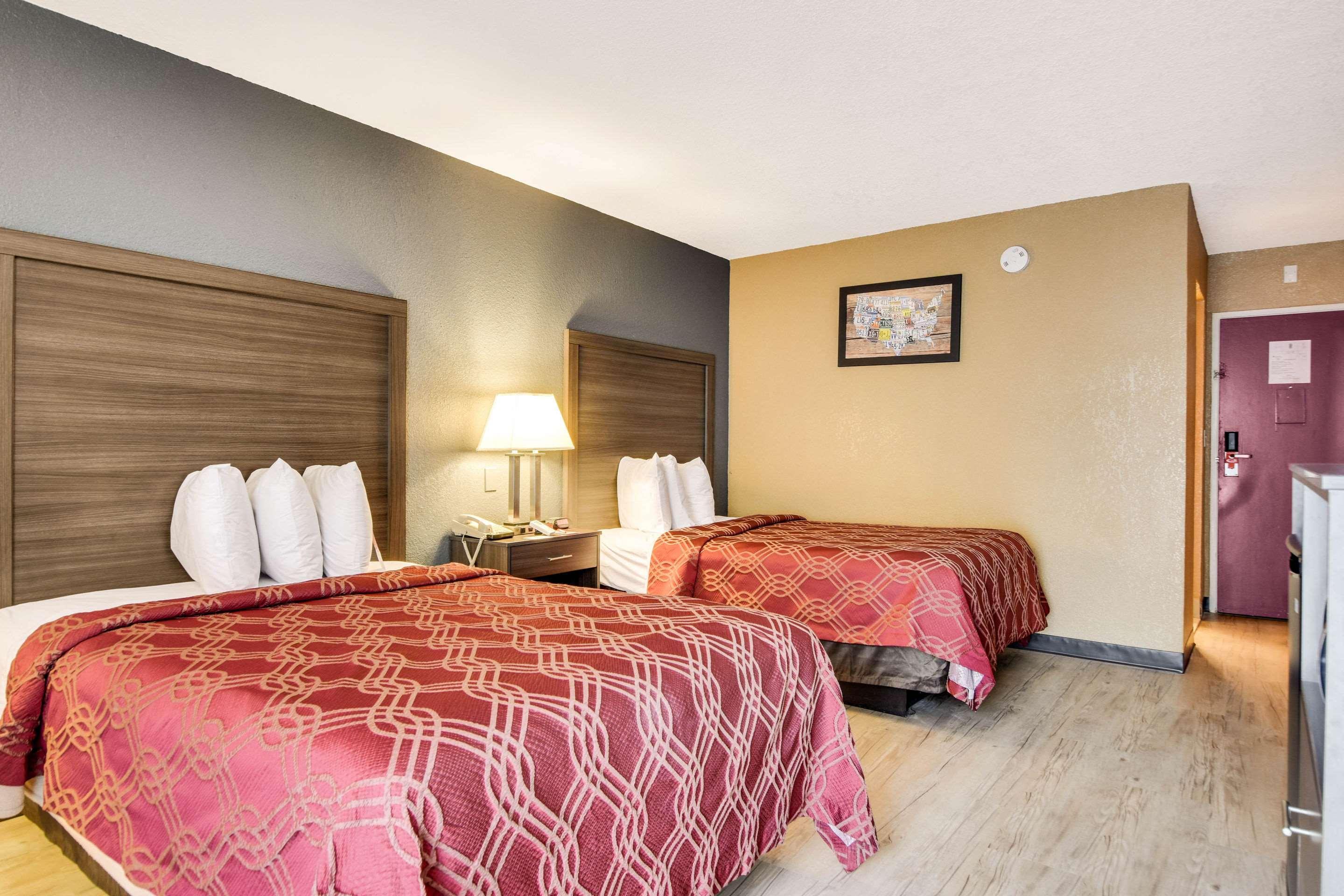 Econo Busch Gardens Hotel
