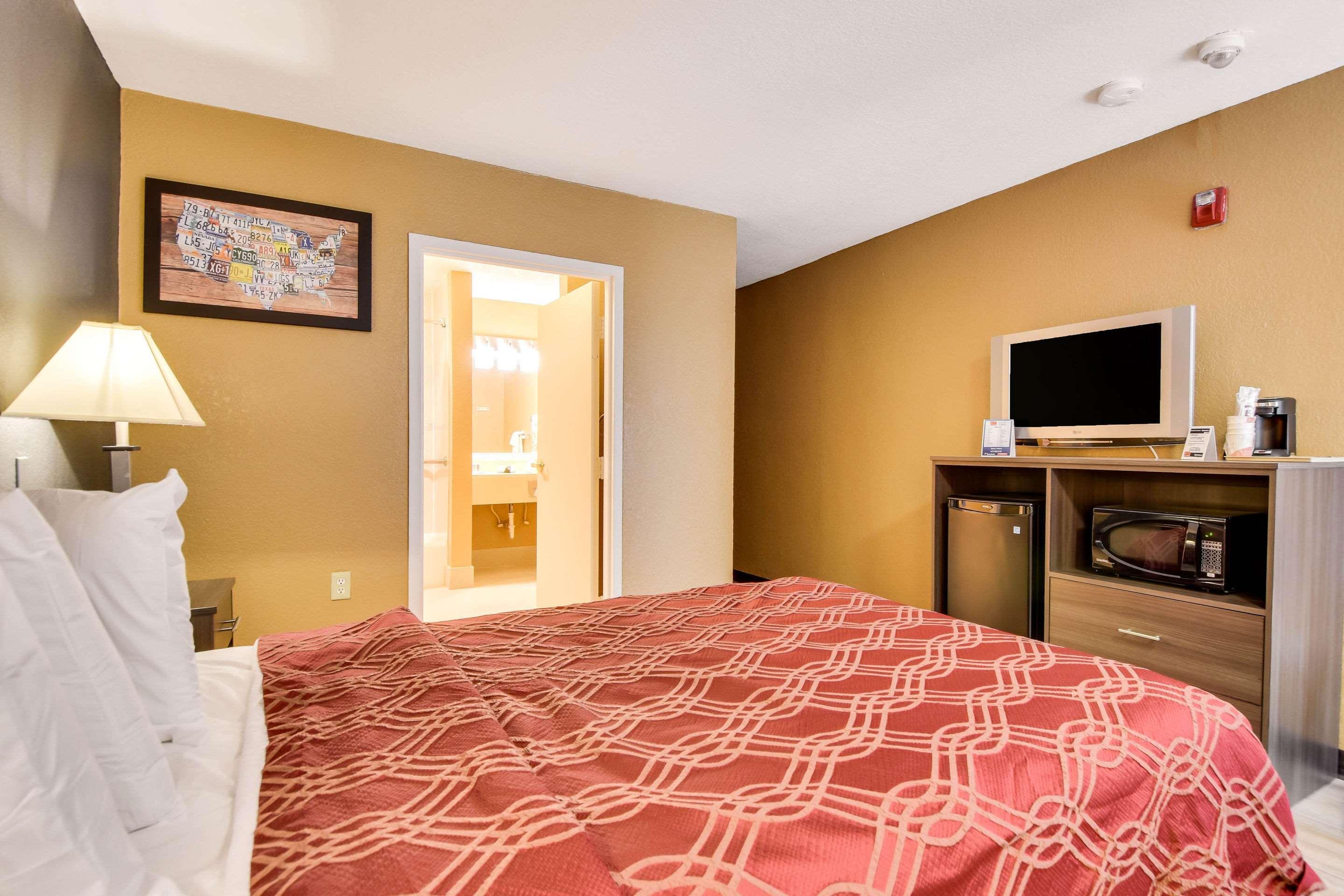 Econo Busch Gardens Hotel 2*