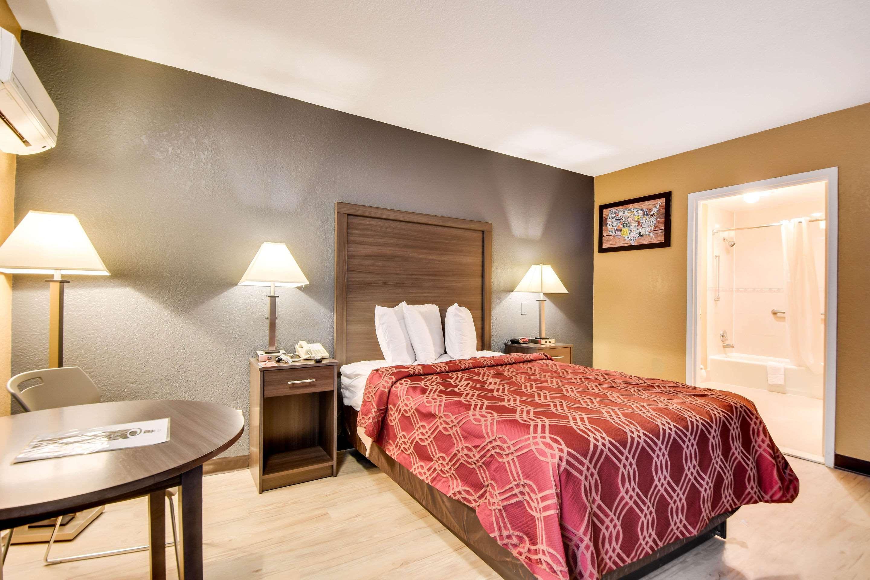 Hotel Econo Busch Gardens 2*