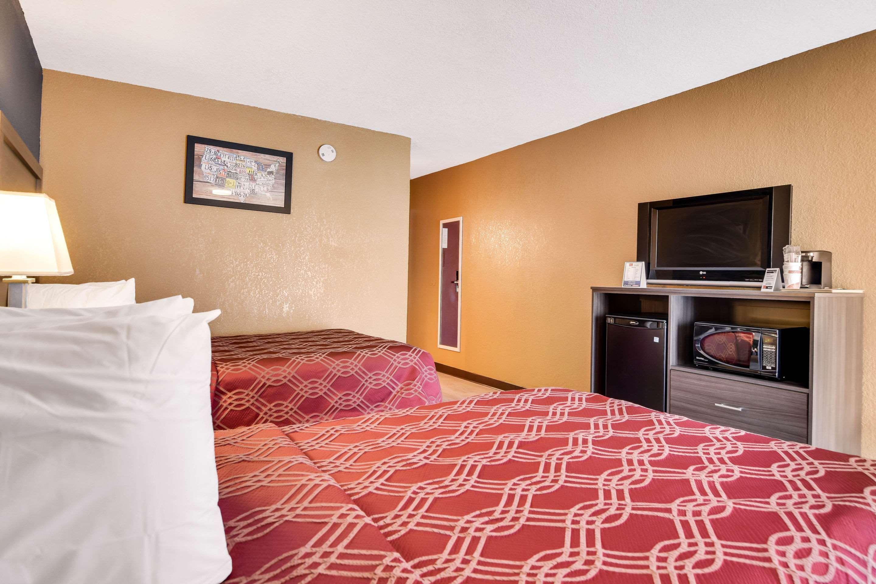 Econo Busch Gardens Hotel 2*