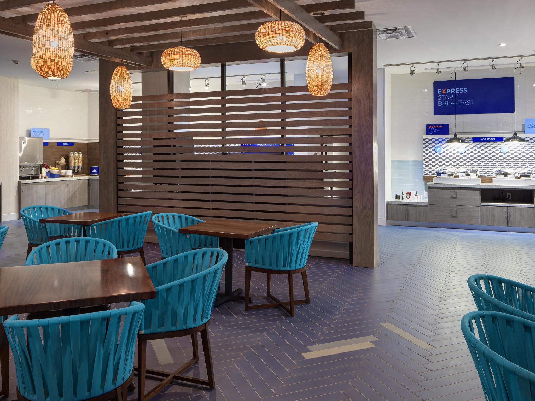 Holiday Inn Express & Suites - Orlando At Seaworld By Ihg Hotel 3*