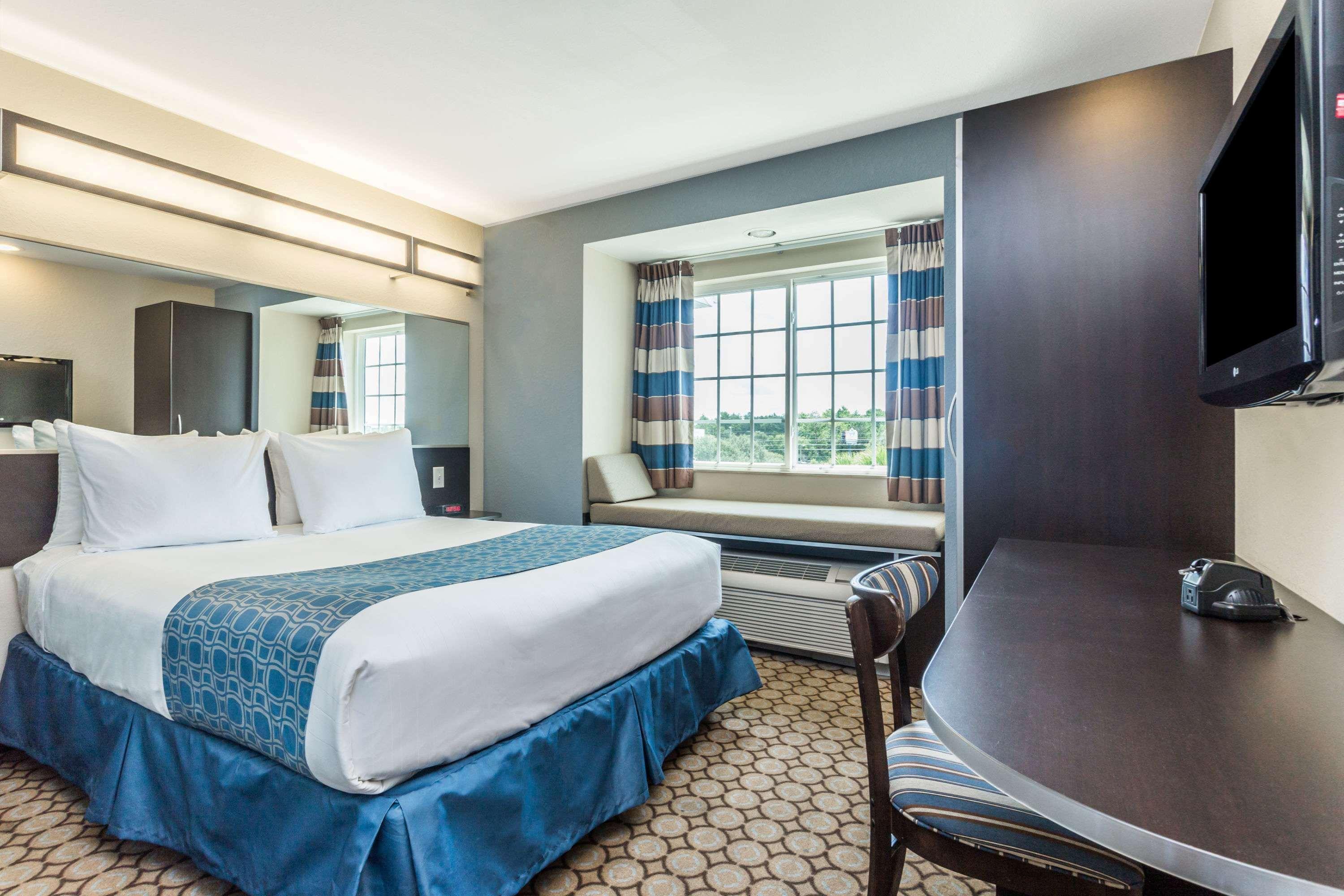 Microtel & By Wyndham Spring Hill/weeki Wachee