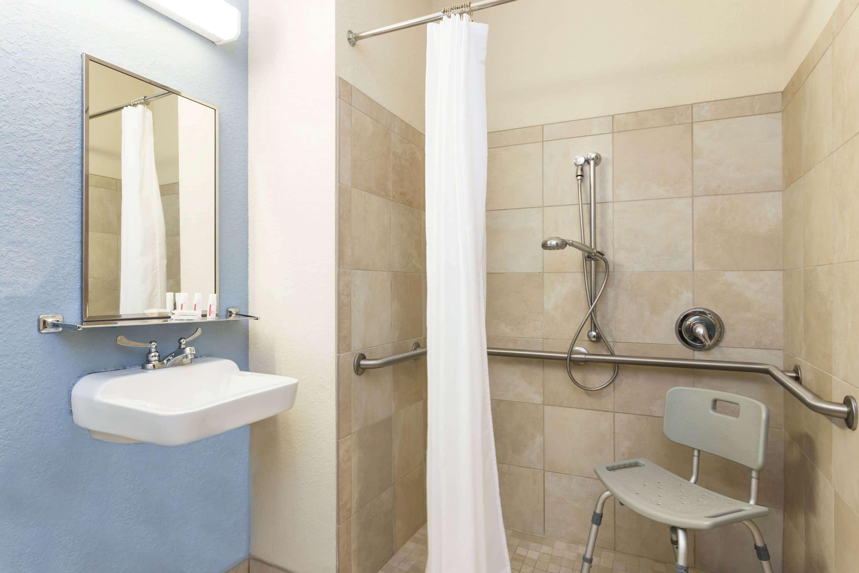 Microtel & By Wyndham Spring Hill/weeki Wachee Hotel