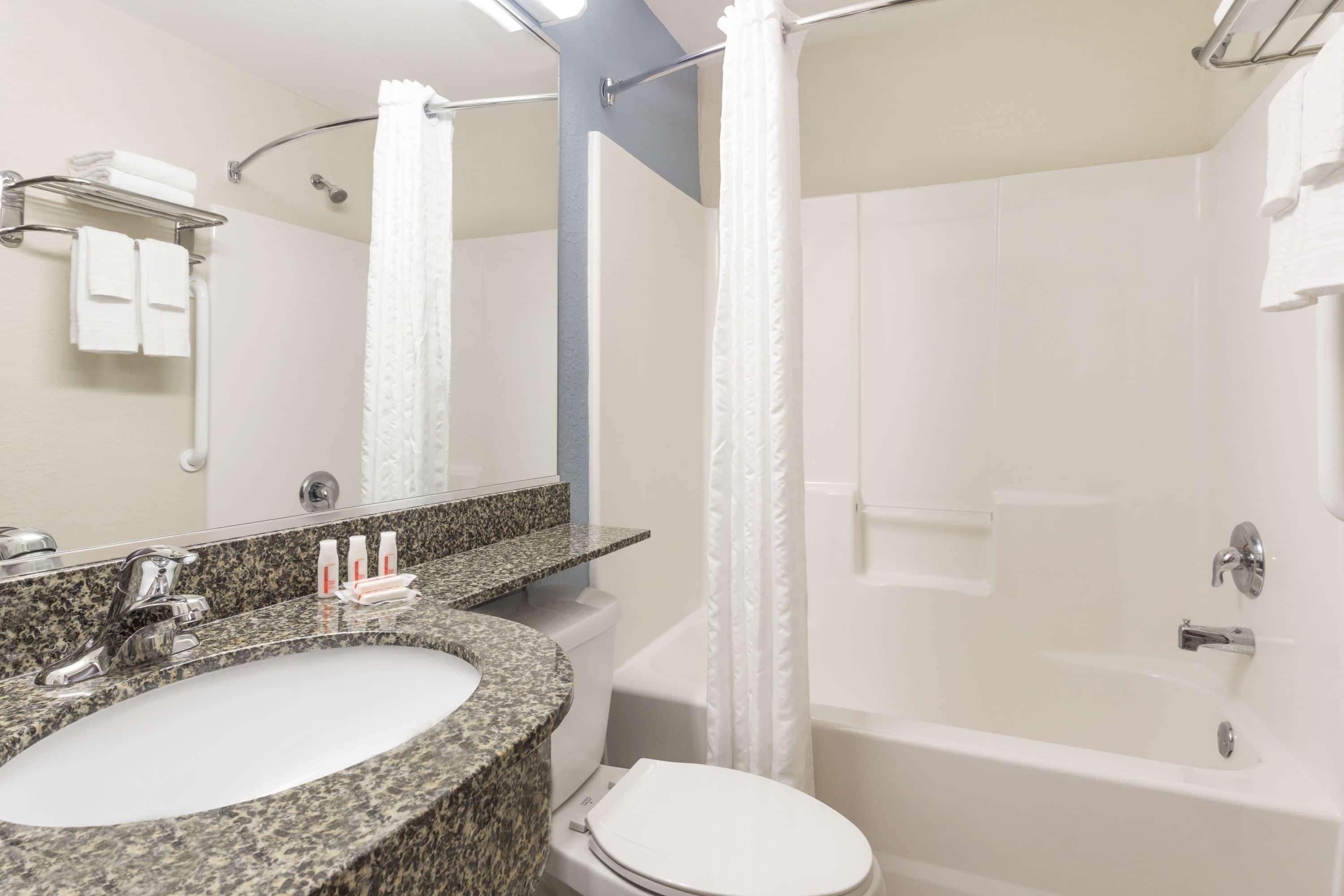 Microtel & By Wyndham Spring Hill/weeki Wachee 2*