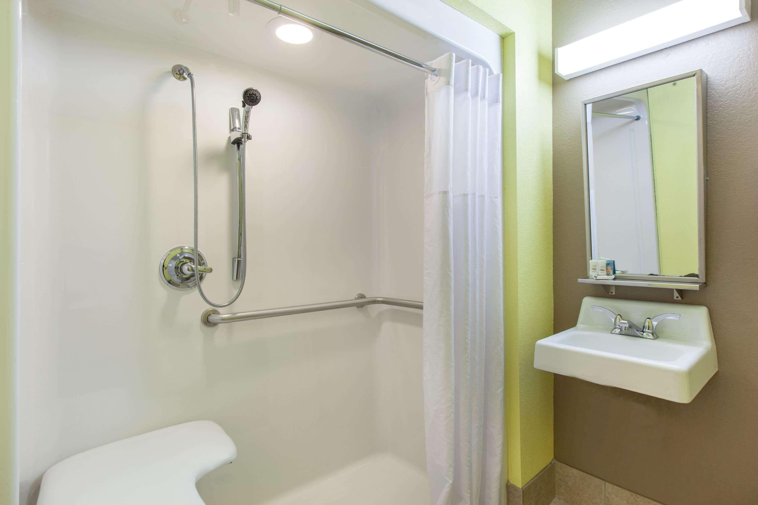 Microtel & By Wyndham Spring Hill/weeki Wachee Hotel